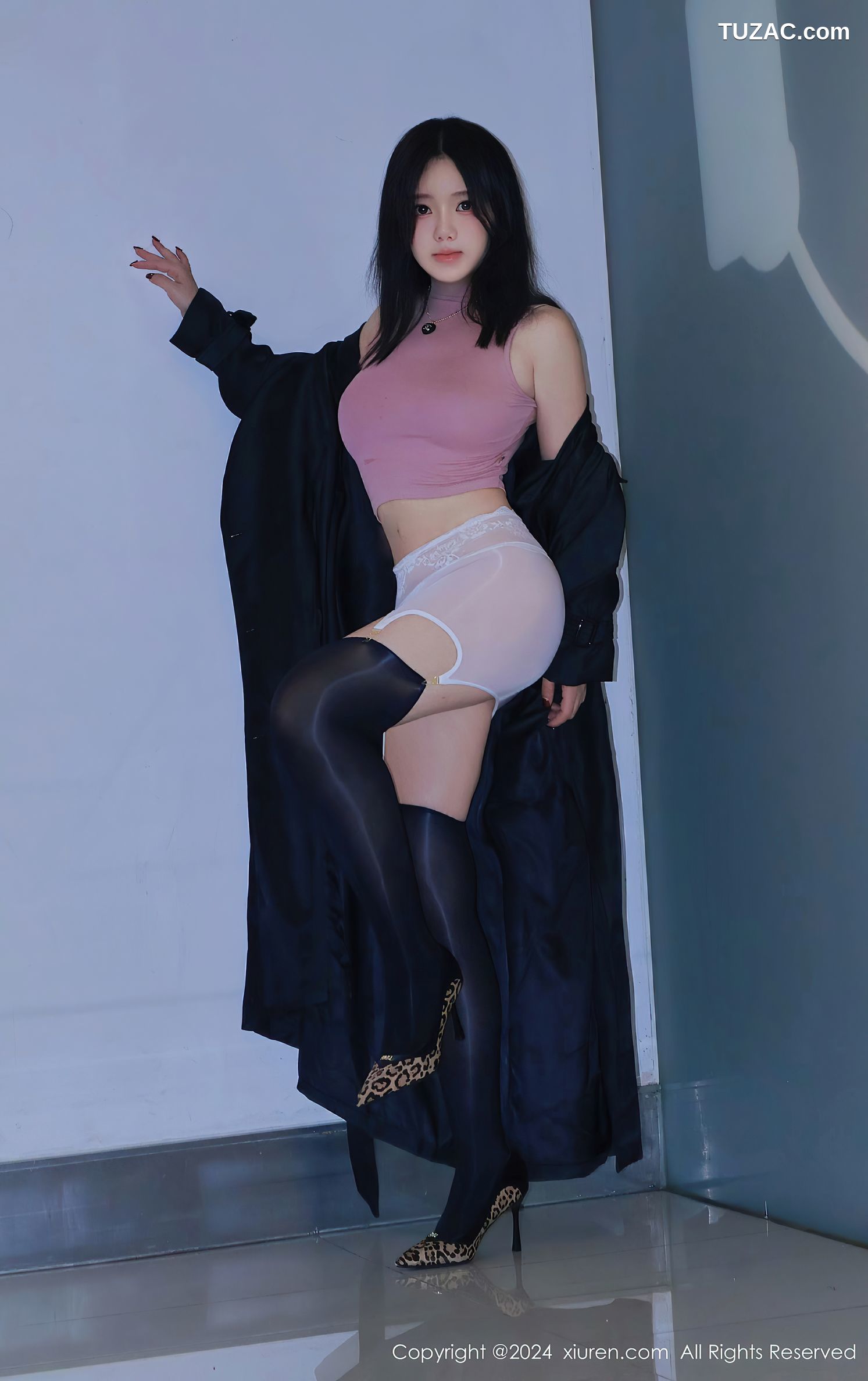 XiuRen秀人网-9489-小薯条nienie-黑大衣内露出-连体肉丝透视-2024.11.22