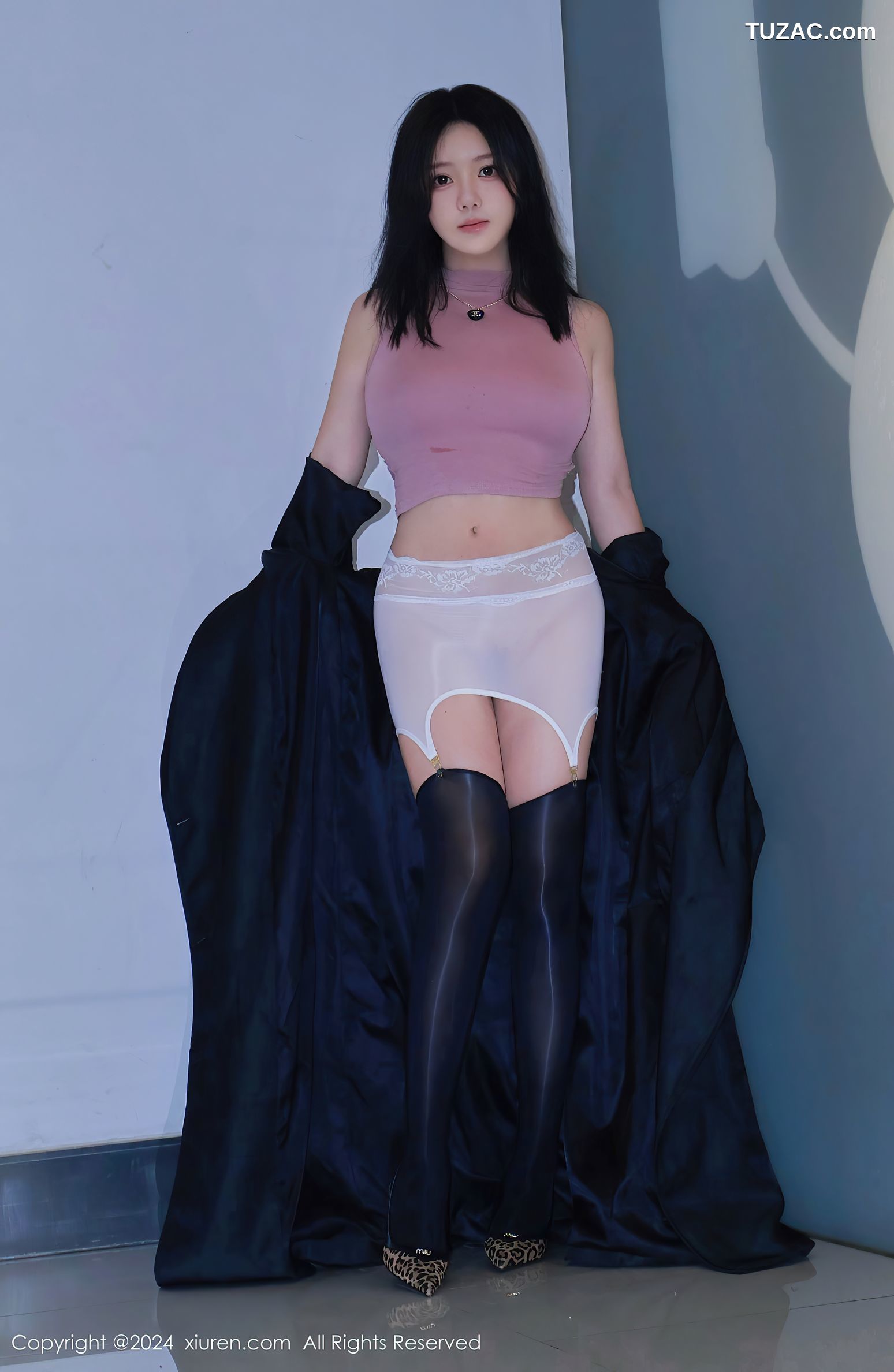 XiuRen秀人网-9489-小薯条nienie-黑大衣内露出-连体肉丝透视-2024.11.22