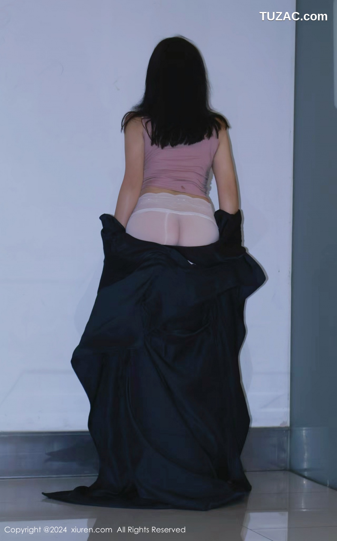 XiuRen秀人网-9489-小薯条nienie-黑大衣内露出-连体肉丝透视-2024.11.22