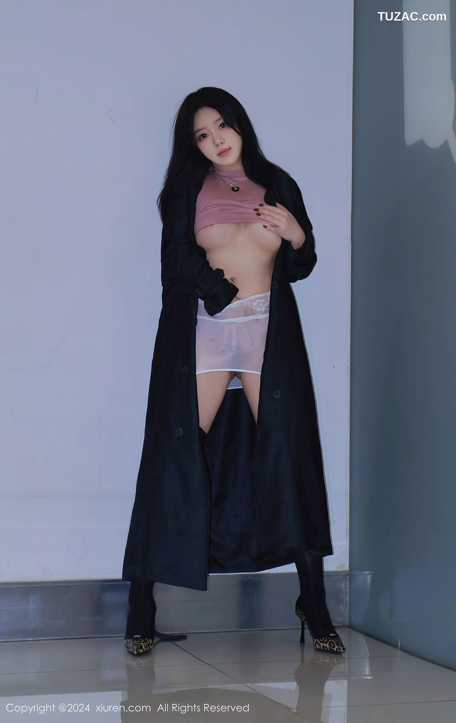 XiuRen秀人网-9489-小薯条nienie-黑大衣内露出-连体肉丝透视-2024.11.22