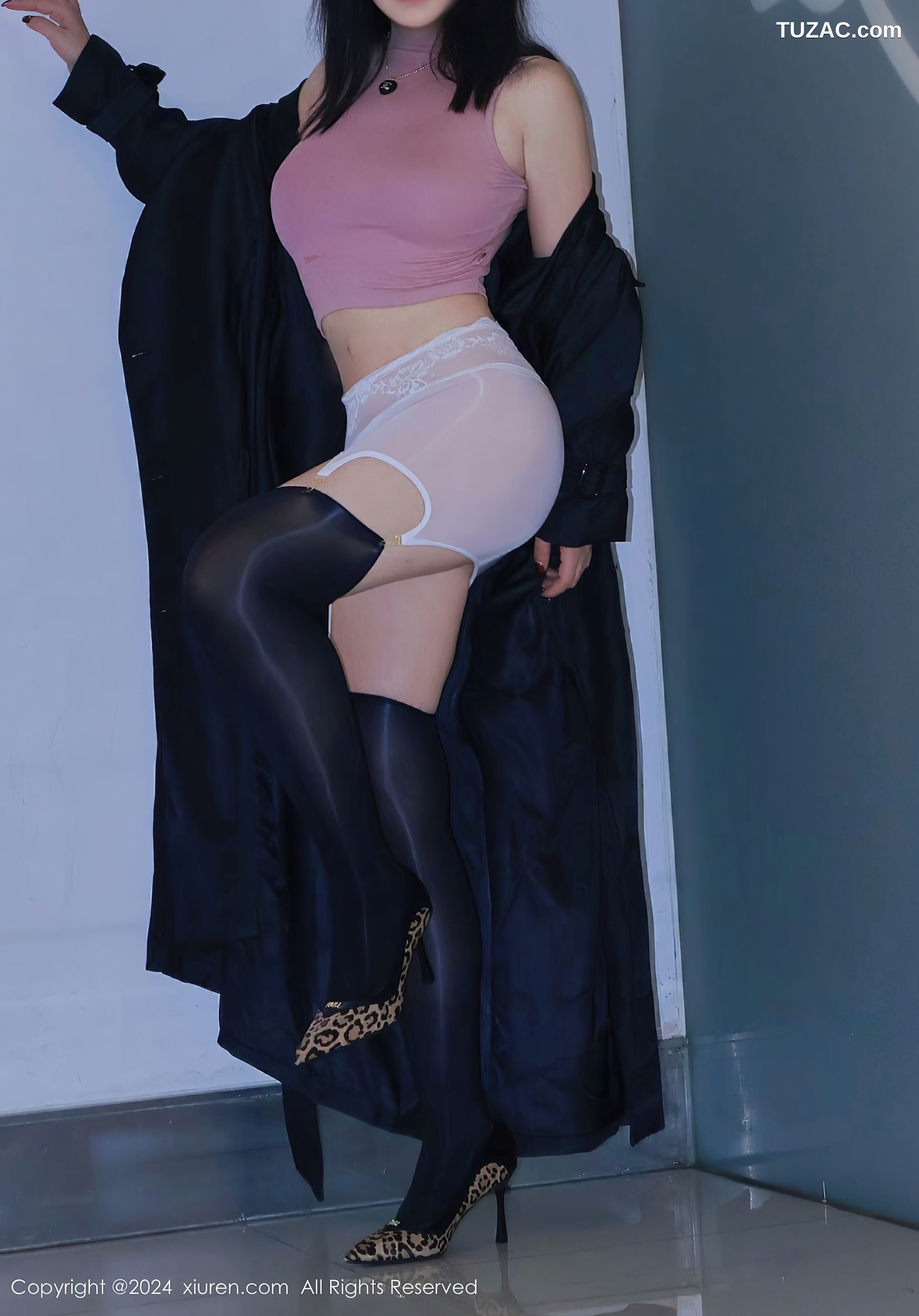 XiuRen秀人网-9489-小薯条nienie-黑大衣内露出-连体肉丝透视-2024.11.22