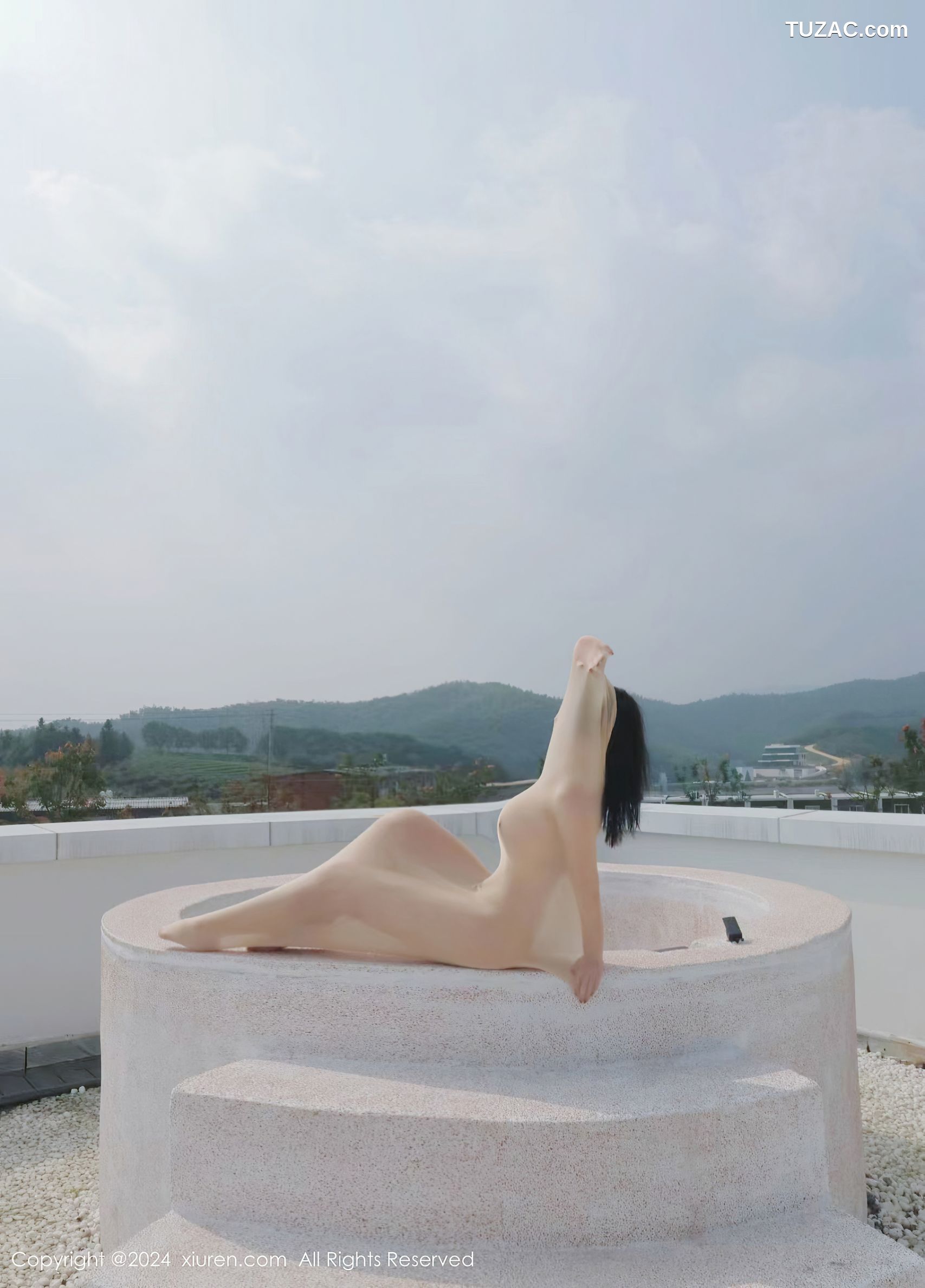 XiuRen秀人网-9489-小薯条nienie-黑大衣内露出-连体肉丝透视-2024.11.22