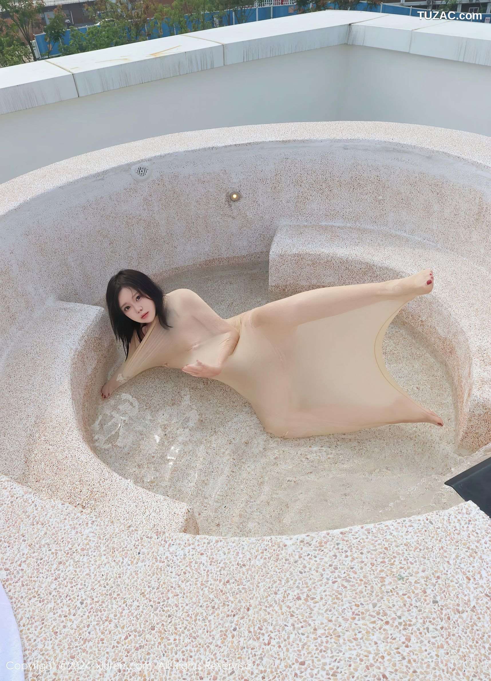 XiuRen秀人网-9489-小薯条nienie-黑大衣内露出-连体肉丝透视-2024.11.22