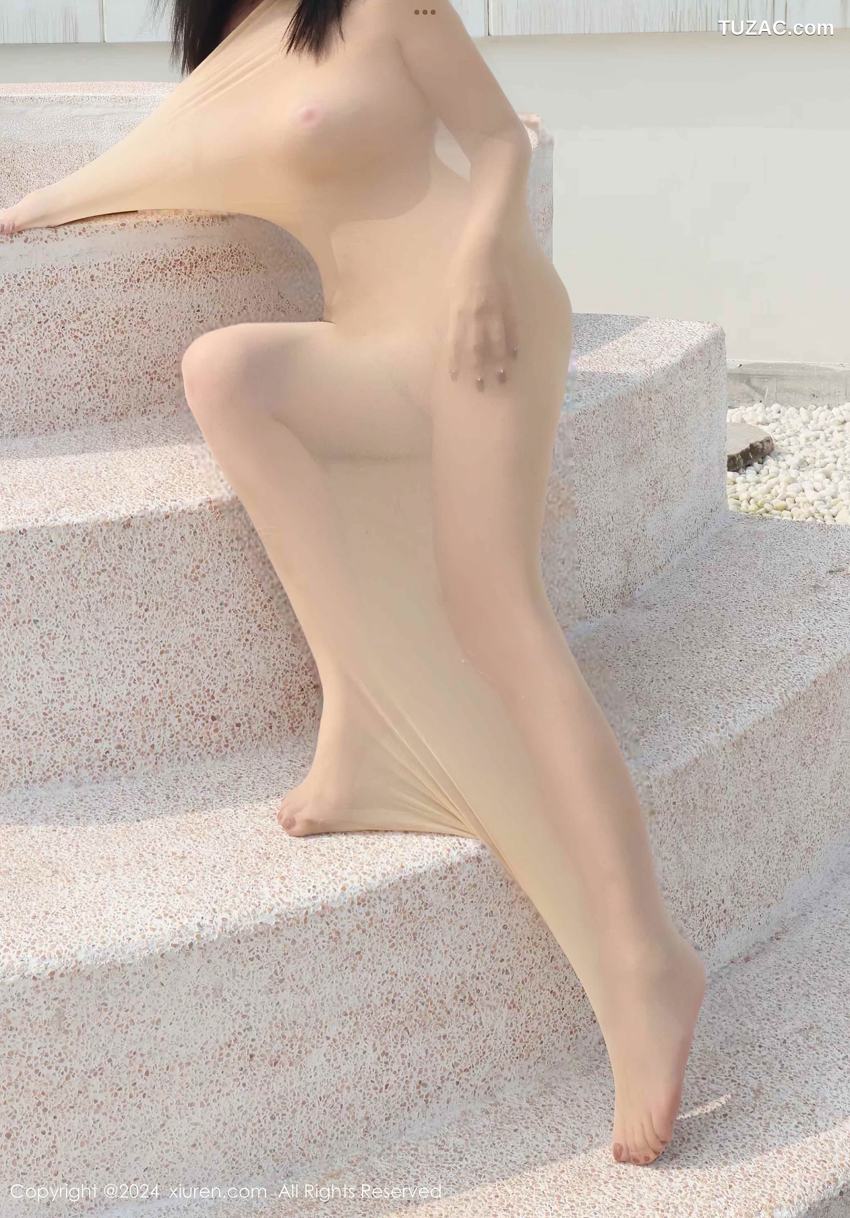 XiuRen秀人网-9489-小薯条nienie-黑大衣内露出-连体肉丝透视-2024.11.22