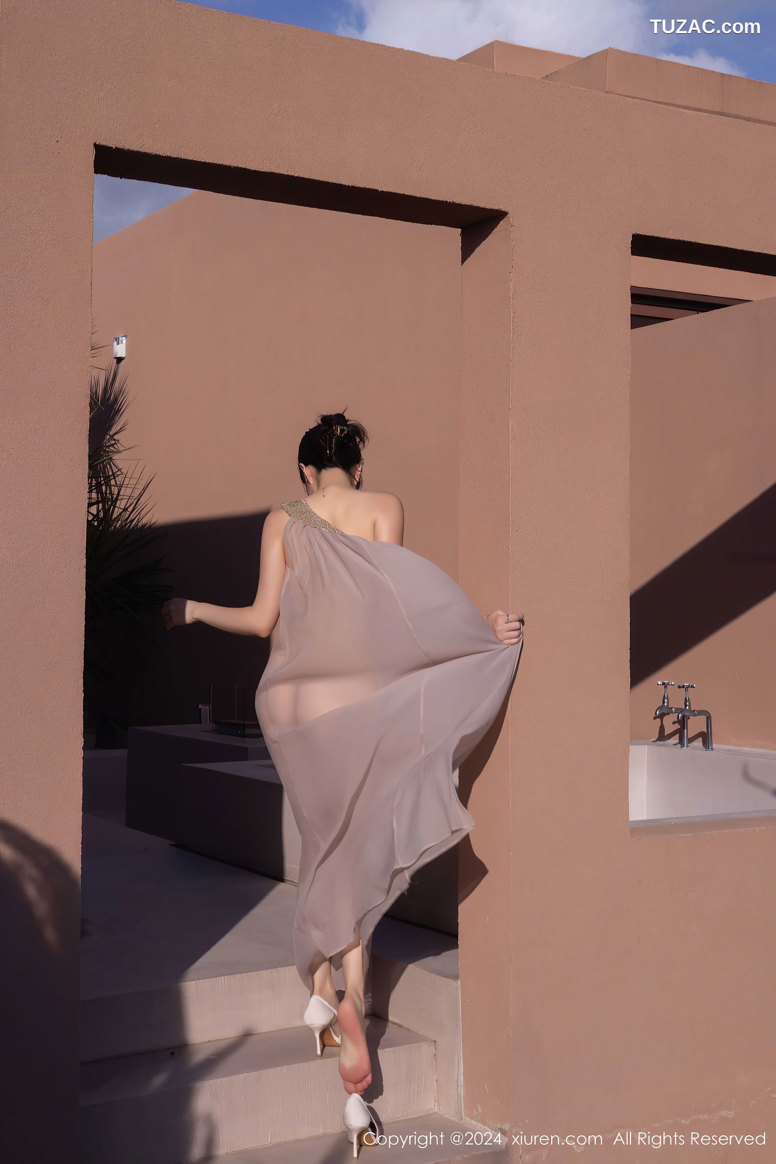 XiuRen秀人网-9492-鱼子酱Fish-透视纱裙真空-2024.11.22