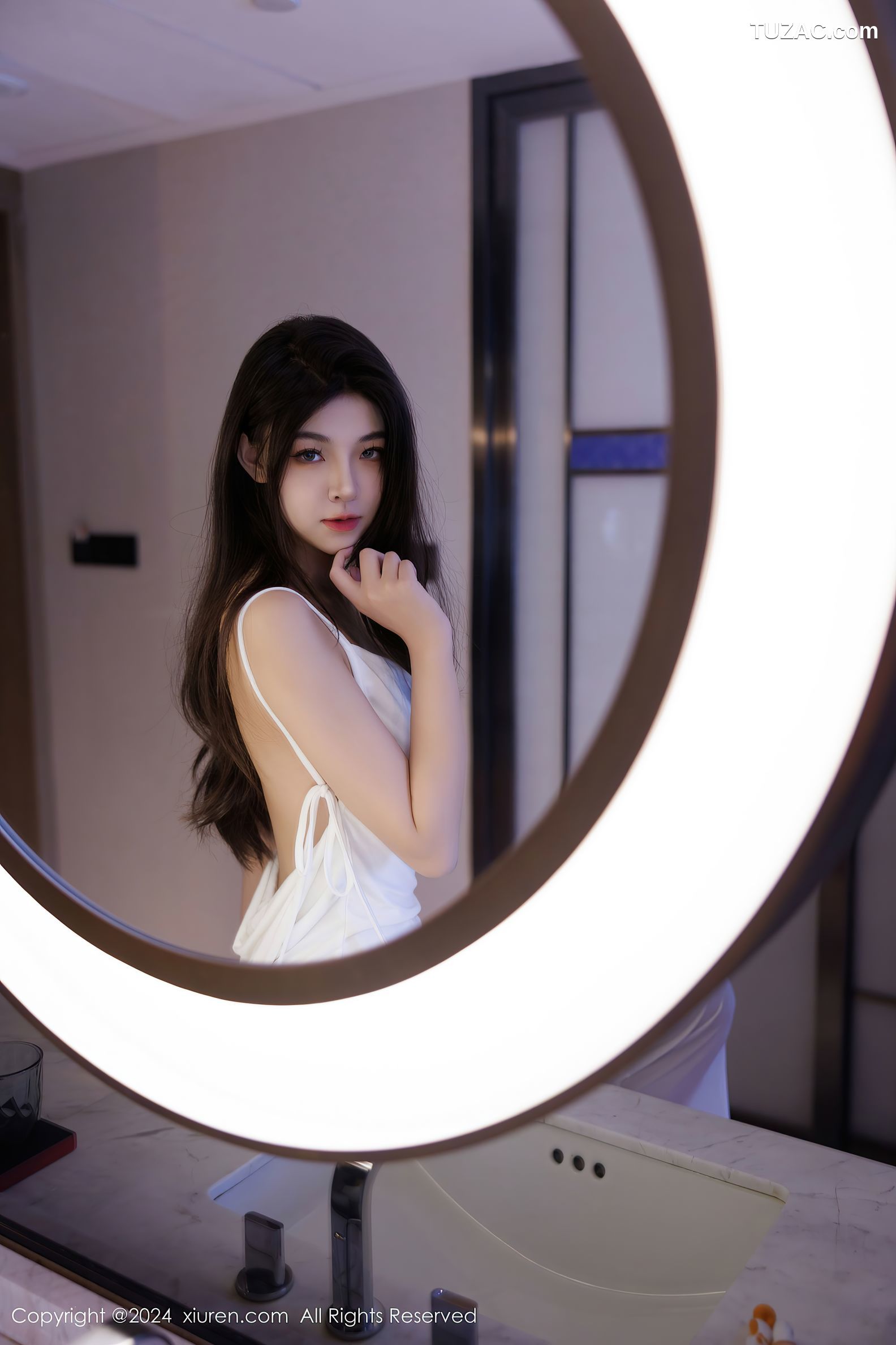 XiuRen秀人网-9499-初梦瑶-白蕾丝露背长裙-黑蕾丝露背裙-2024.11.25