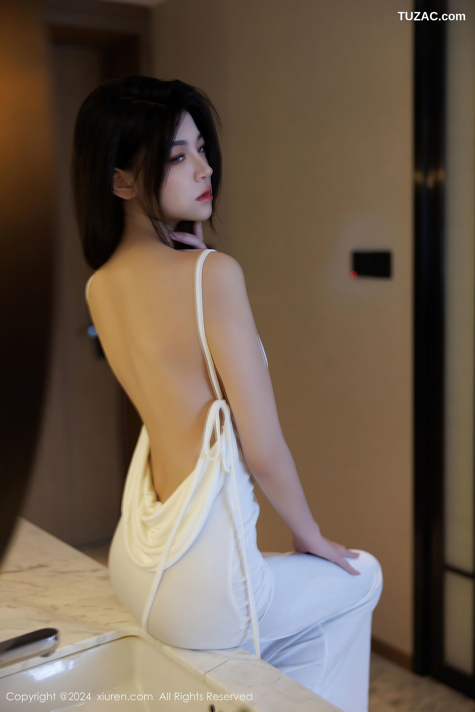 XiuRen秀人网-9499-初梦瑶-白蕾丝露背长裙-黑蕾丝露背裙-2024.11.25