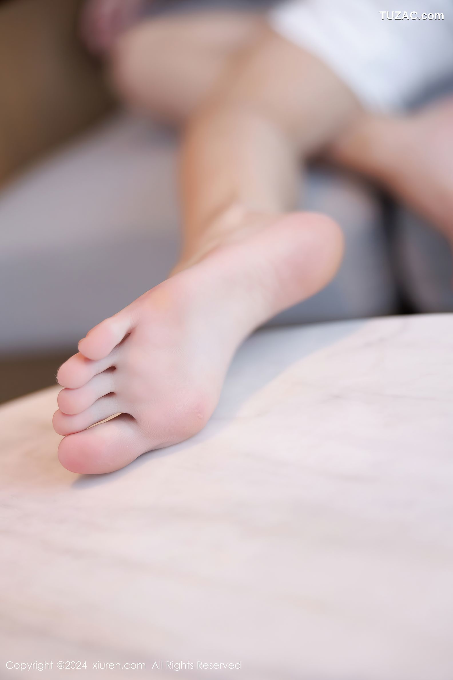 XiuRen秀人网-9499-初梦瑶-白蕾丝露背长裙-黑蕾丝露背裙-2024.11.25