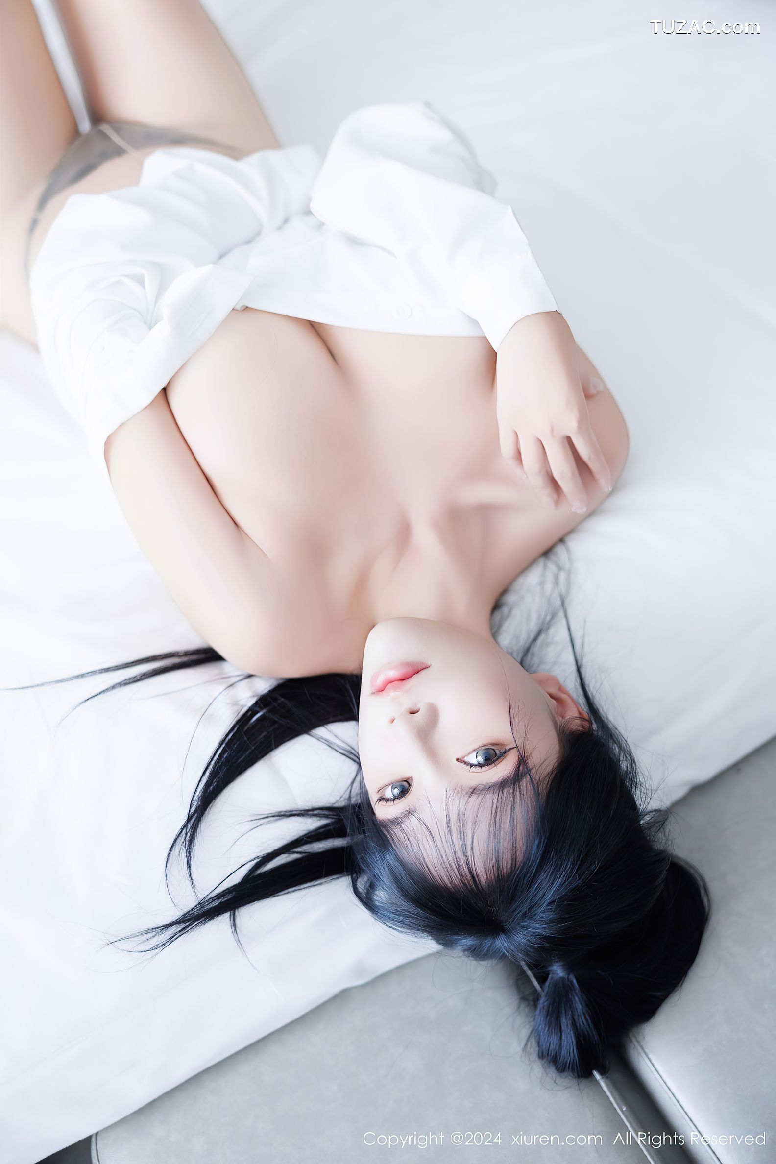 XiuRen秀人网-9505-娜比-白衬衫黑短裙黑色高筒袜酥胸美腿-2024.11.26