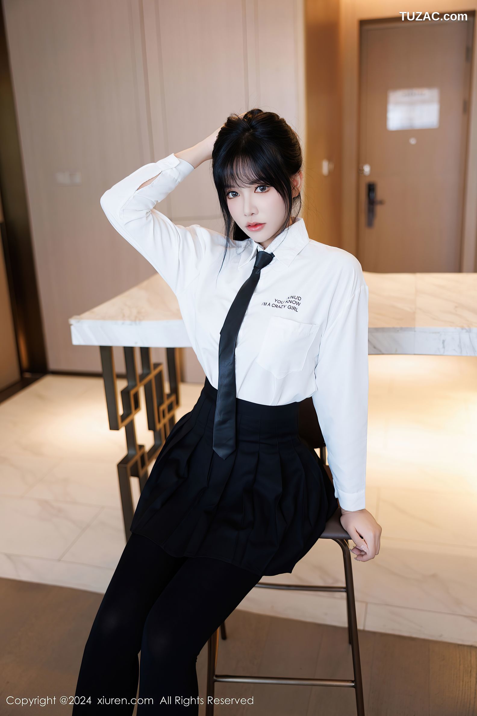 XiuRen秀人网-9505-娜比-白衬衫黑短裙黑色高筒袜酥胸美腿-2024.11.26