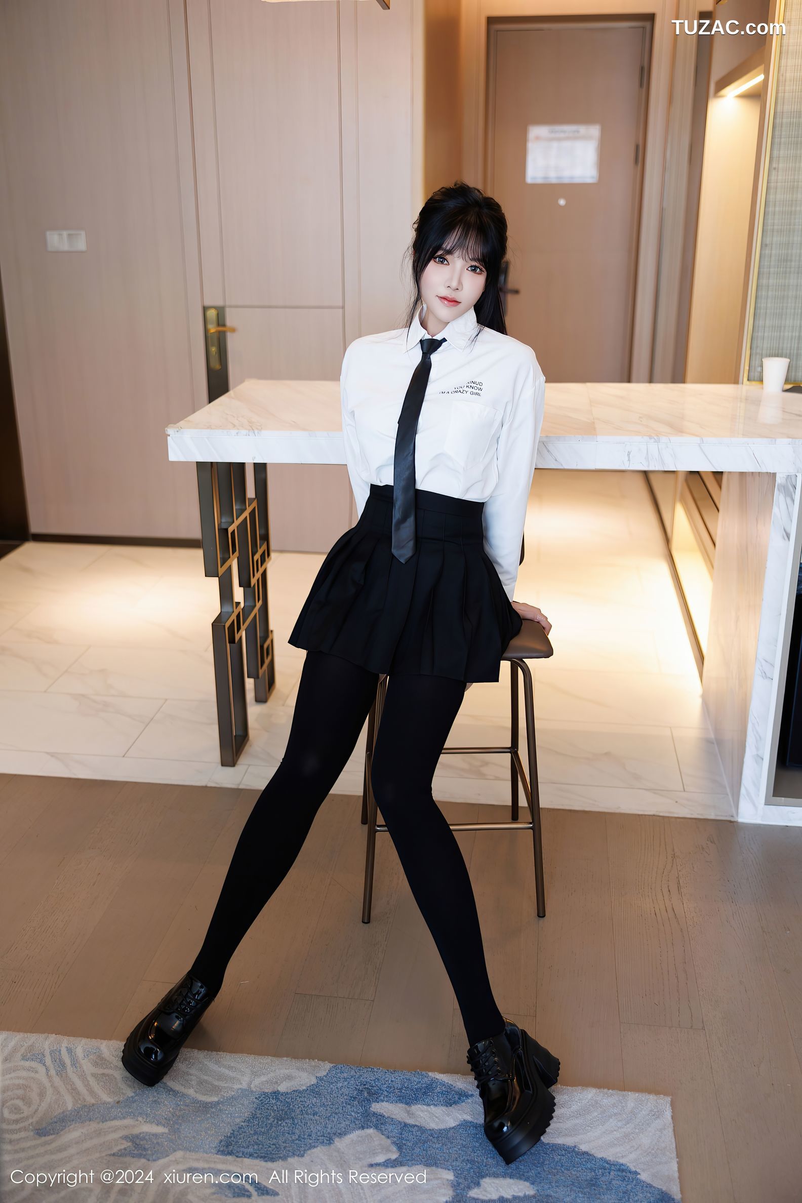 XiuRen秀人网-9505-娜比-白衬衫黑短裙黑色高筒袜酥胸美腿-2024.11.26