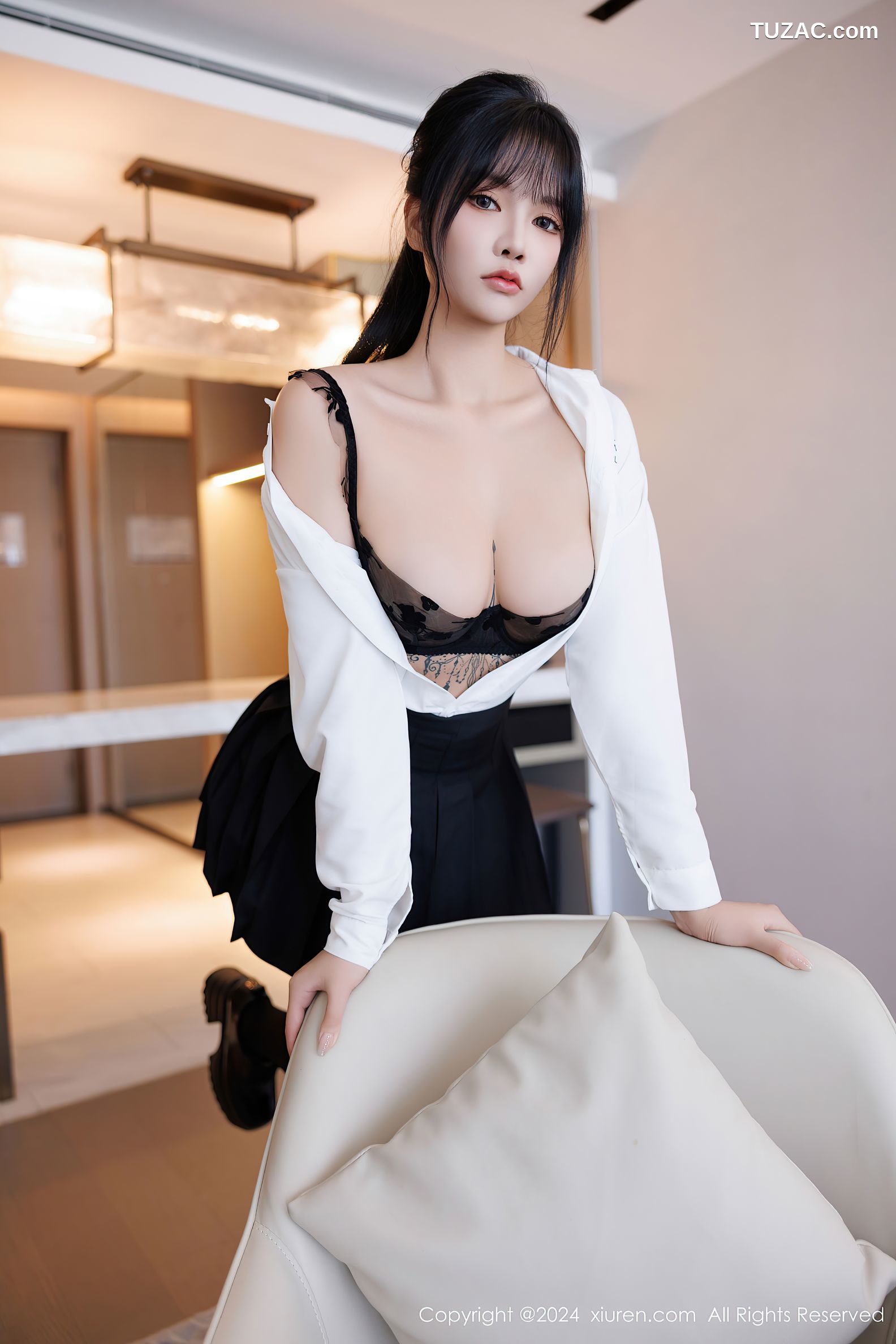 XiuRen秀人网-9505-娜比-白衬衫黑短裙黑色高筒袜酥胸美腿-2024.11.26