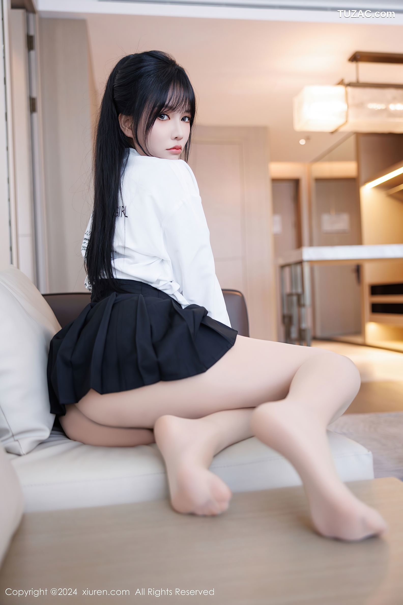 XiuRen秀人网-9505-娜比-白衬衫黑短裙黑色高筒袜酥胸美腿-2024.11.26