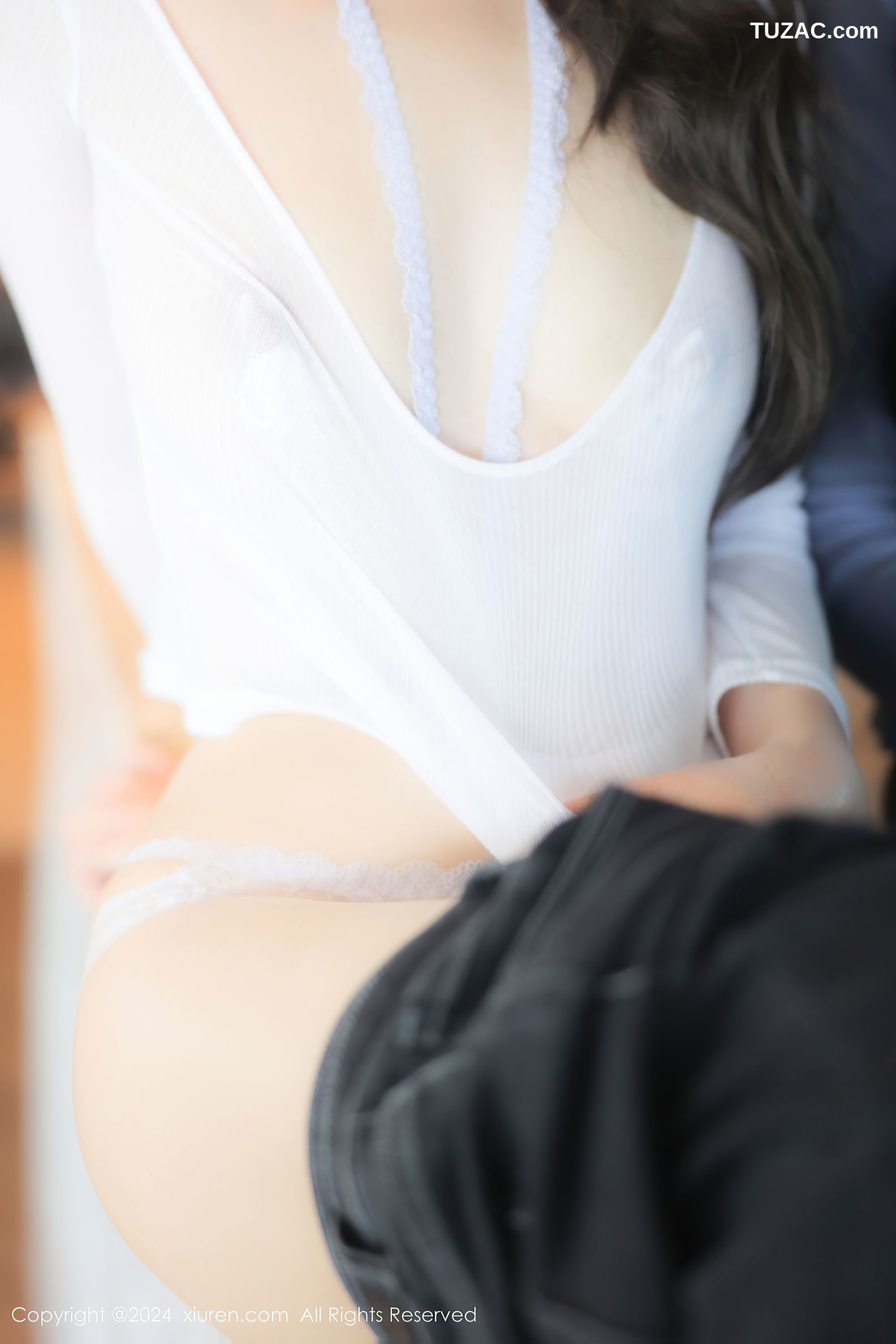 XiuRen秀人网-9524-桃妖夭-白T灰黑牛仔裤情趣白蕾丝爆乳-2024.11.29