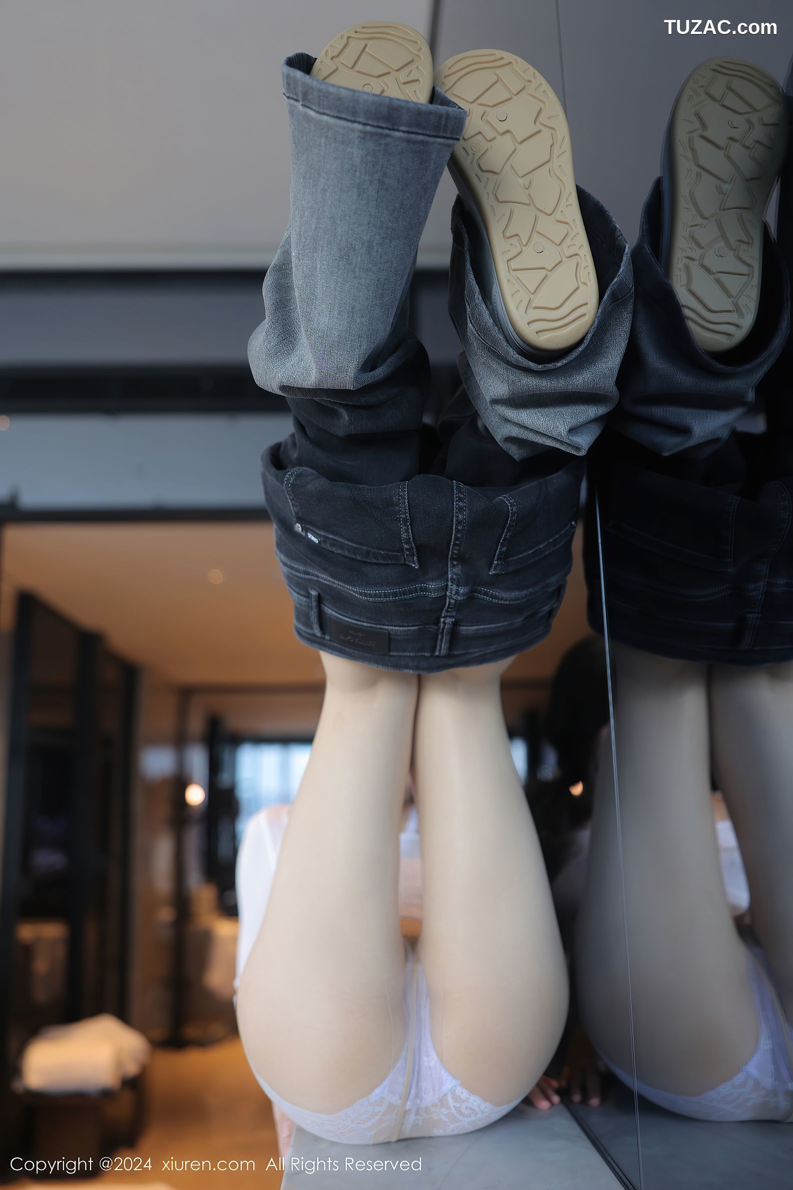 XiuRen秀人网-9524-桃妖夭-白T灰黑牛仔裤情趣白蕾丝爆乳-2024.11.29