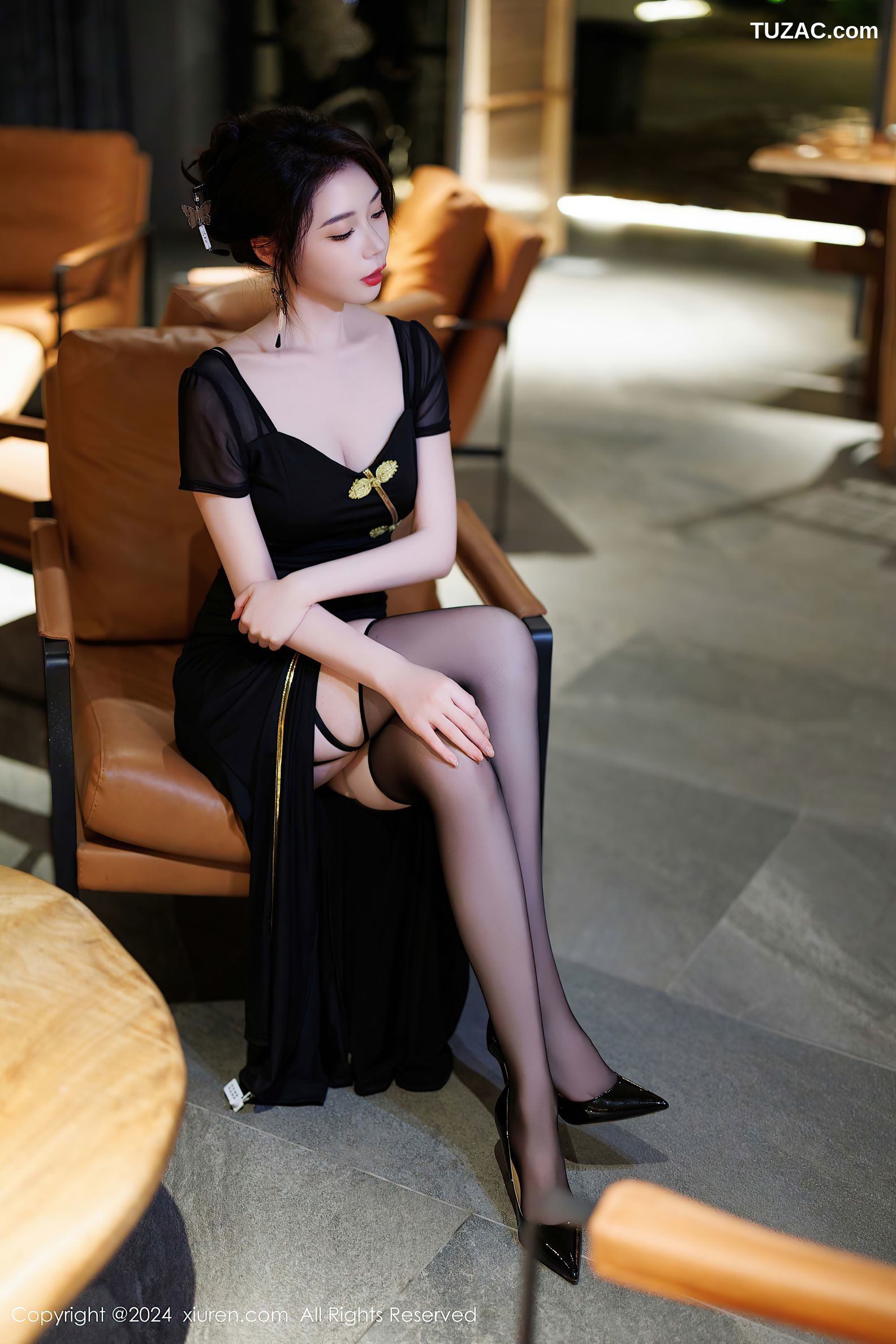 XiuRen秀人网-9526-梦心玥-黑色礼服裙-白色蕾丝内衣-2024.11.29