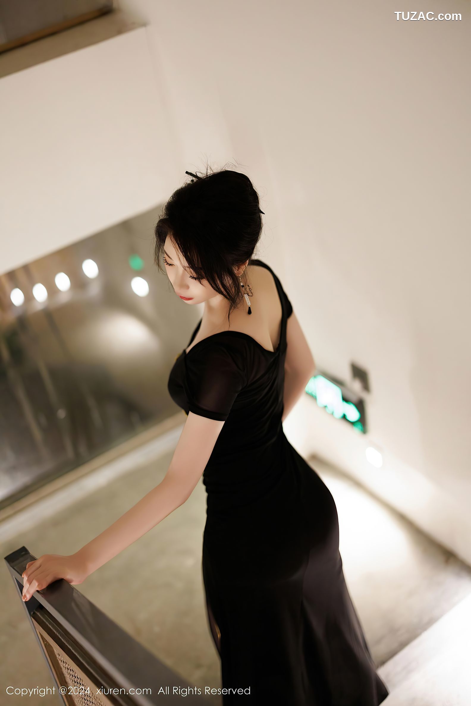 XiuRen秀人网-9526-梦心玥-黑色礼服裙-白色蕾丝内衣-2024.11.29