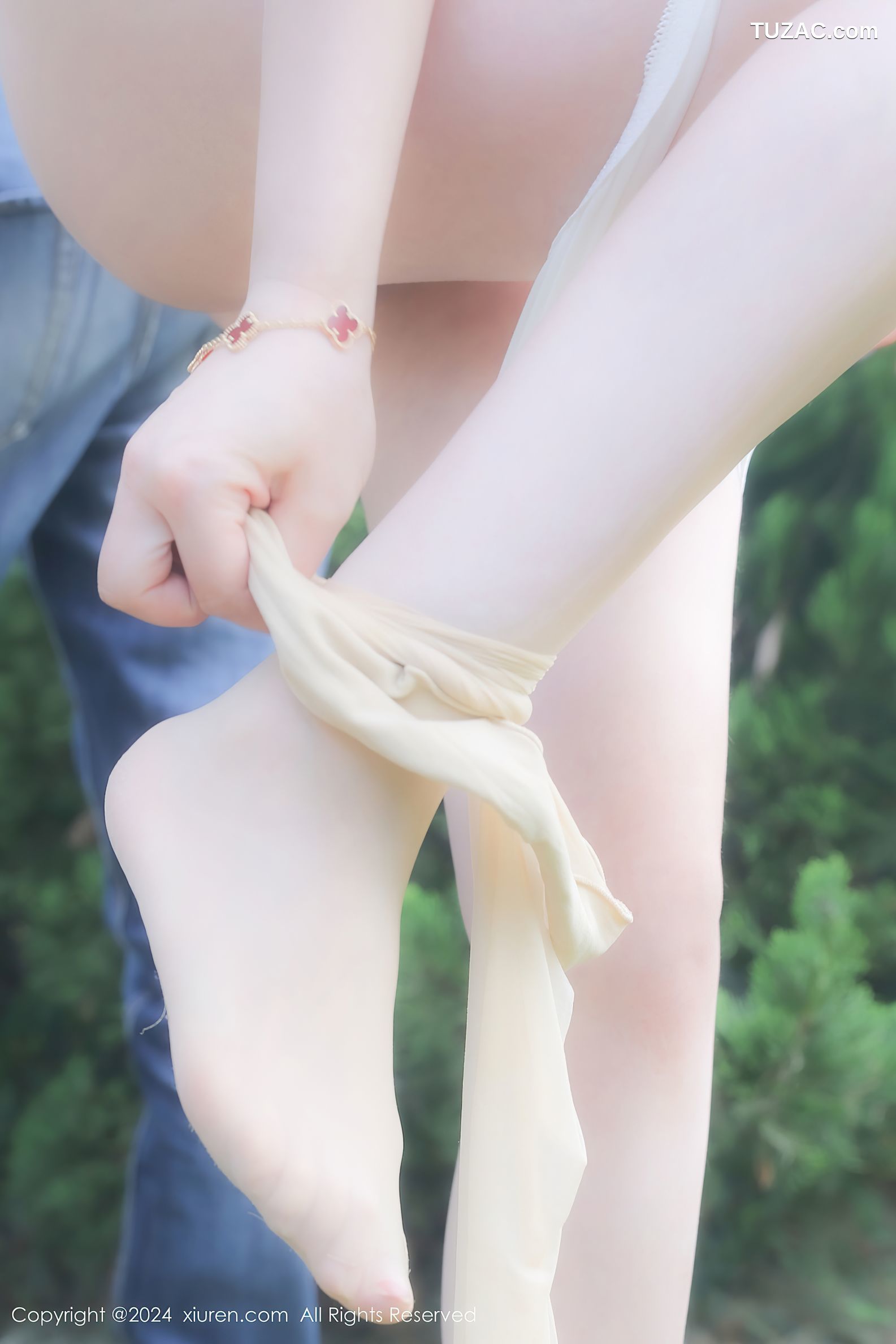 XiuRen秀人网-9527-诗诗kiki-户外沙滩排球场水手帽淡粉抹胸黑短裙爆乳-2024.11.29