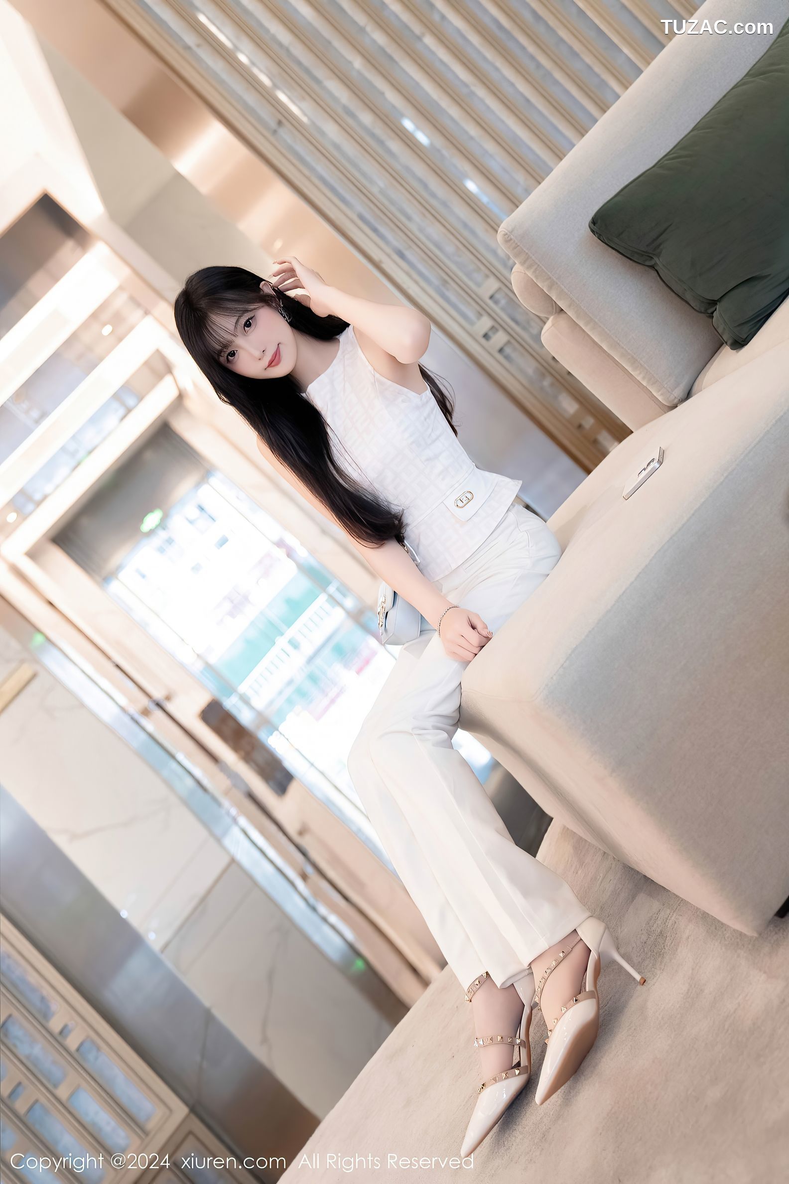 XiuRen秀人网-9528-林星阑-白色无袖T恤白长裤白蕾丝内裤-2024.11.29