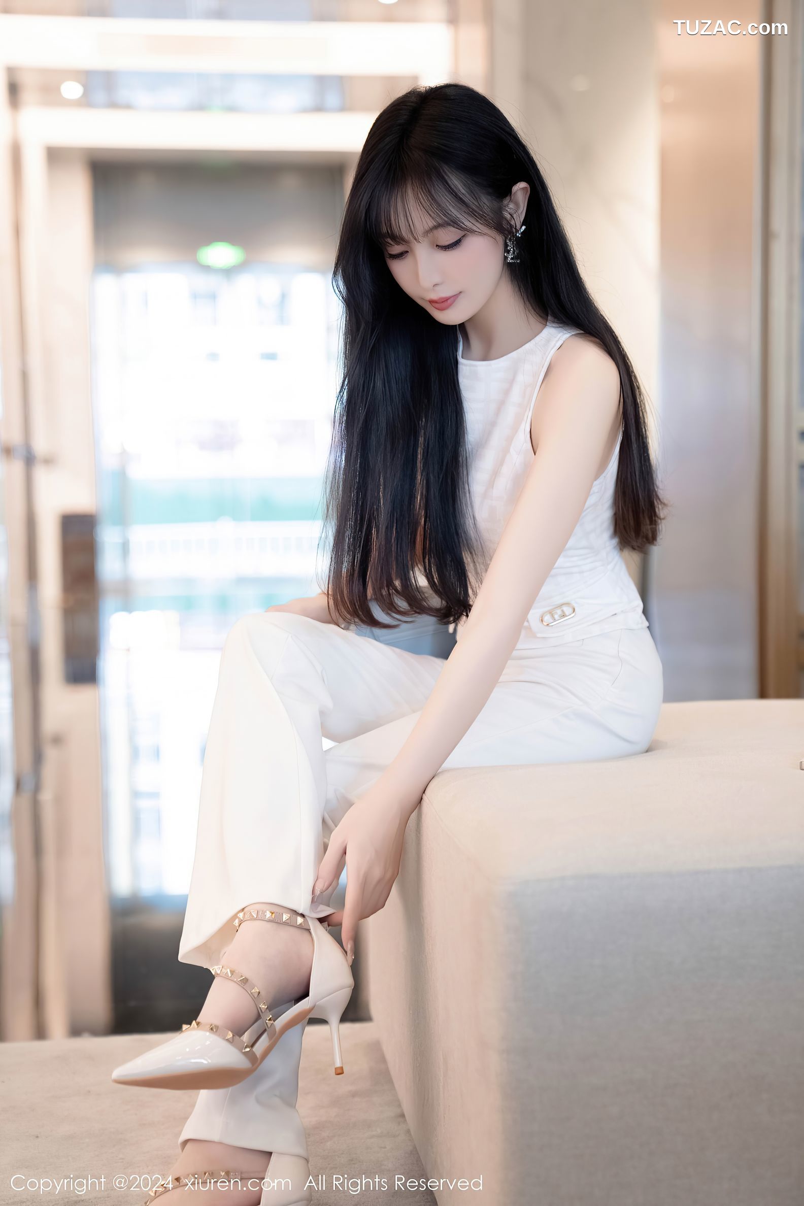 XiuRen秀人网-9528-林星阑-白色无袖T恤白长裤白蕾丝内裤-2024.11.29