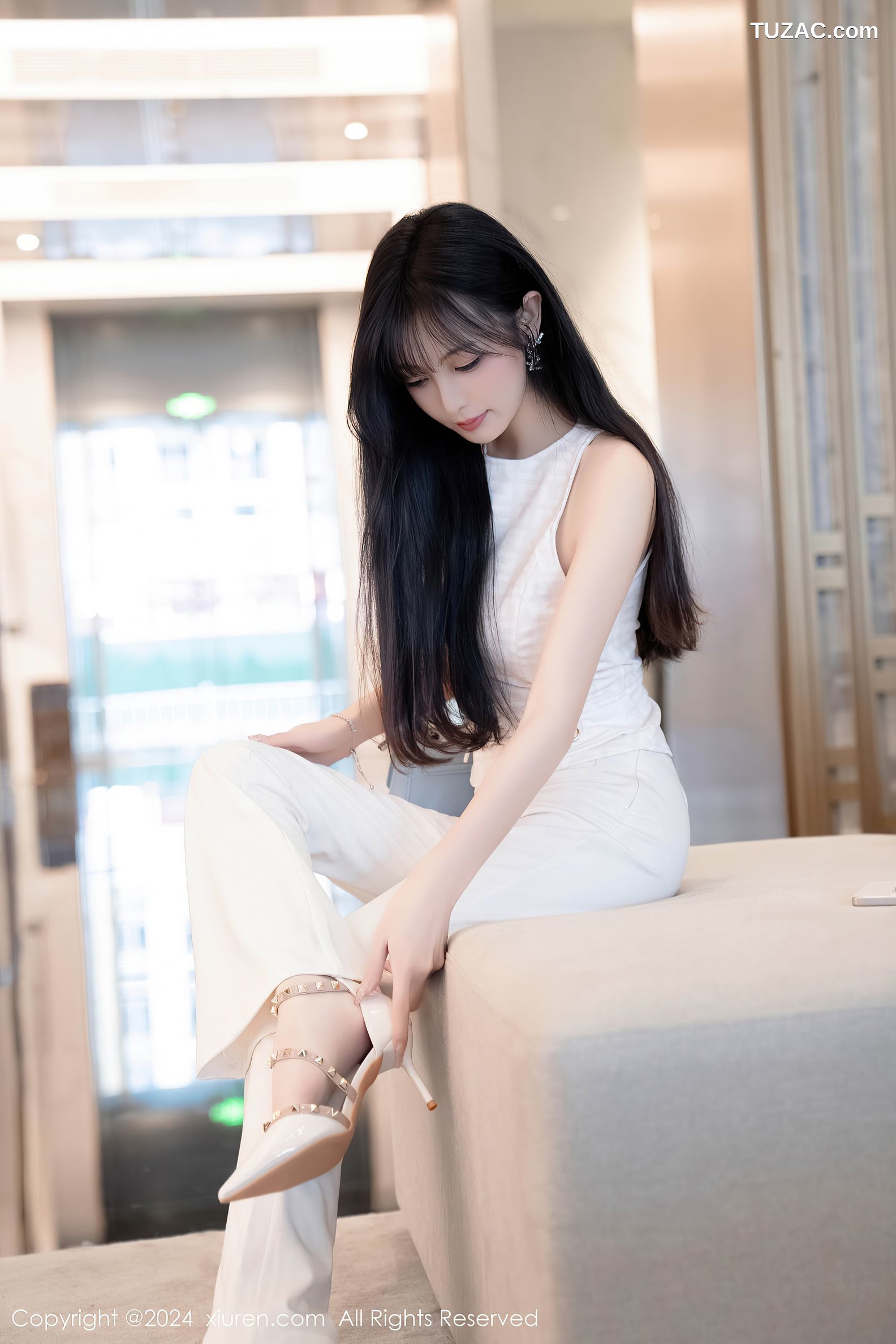 XiuRen秀人网-9528-林星阑-白色无袖T恤白长裤白蕾丝内裤-2024.11.29