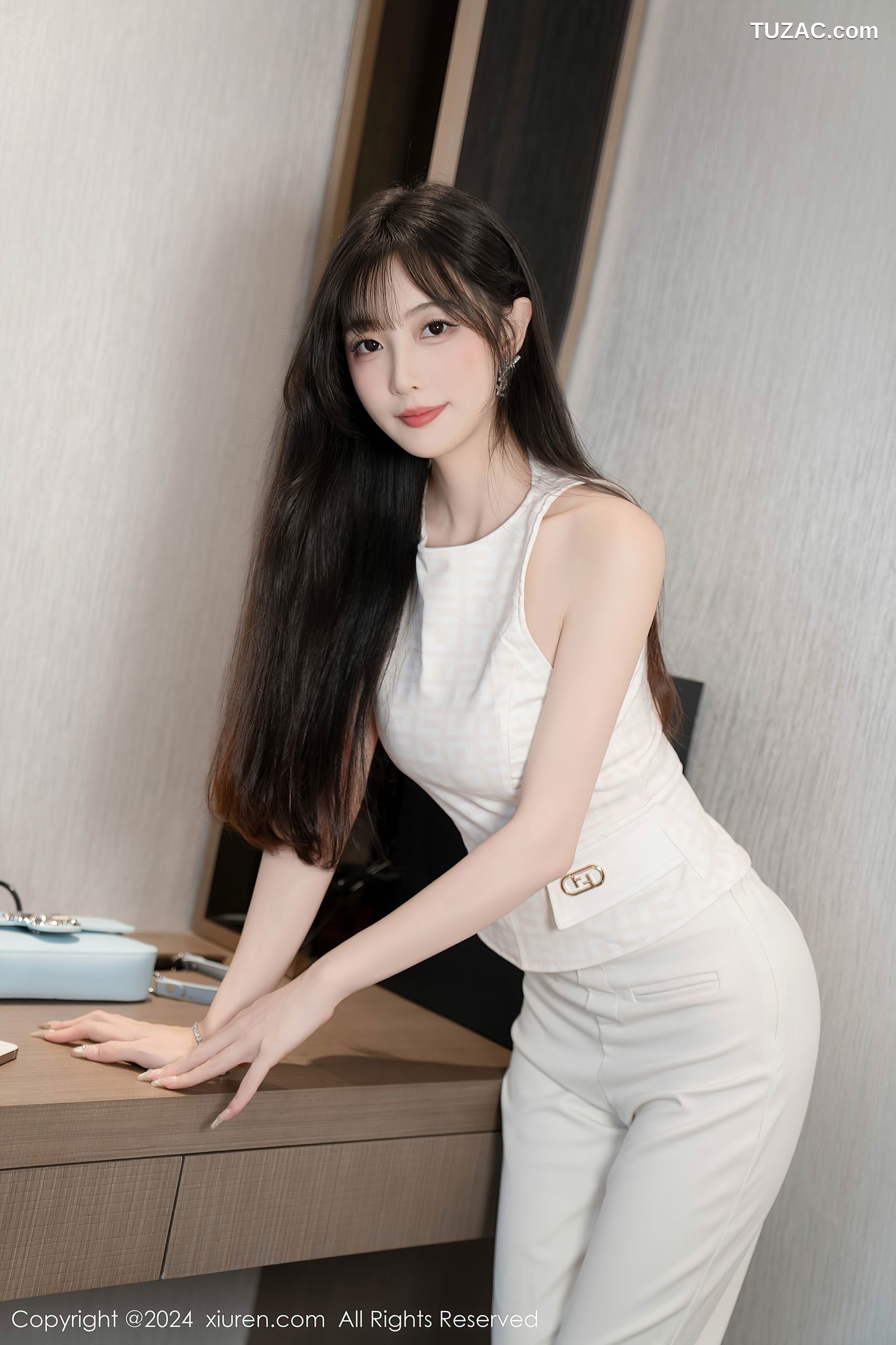 XiuRen秀人网-9528-林星阑-白色无袖T恤白长裤白蕾丝内裤-2024.11.29