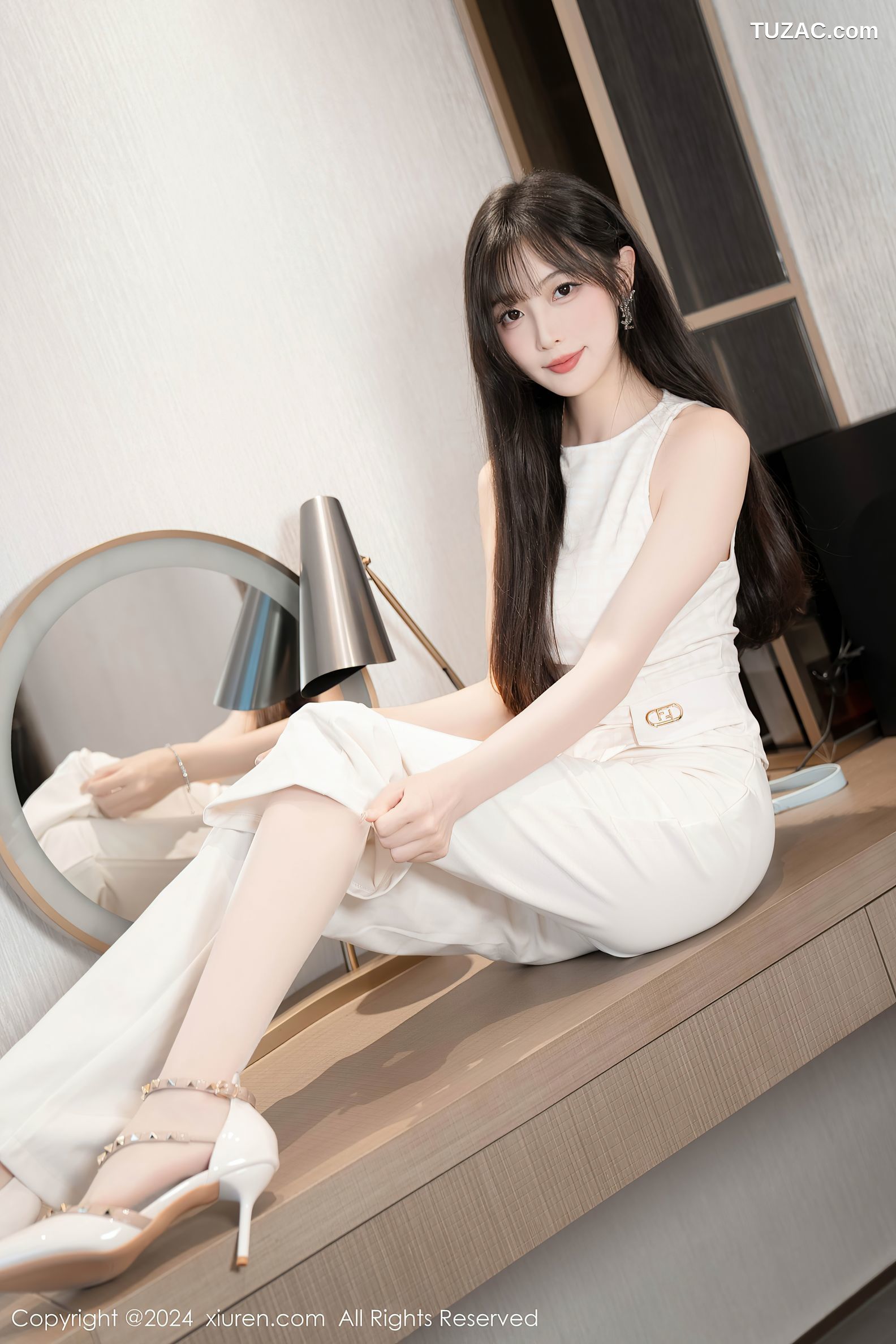 XiuRen秀人网-9528-林星阑-白色无袖T恤白长裤白蕾丝内裤-2024.11.29