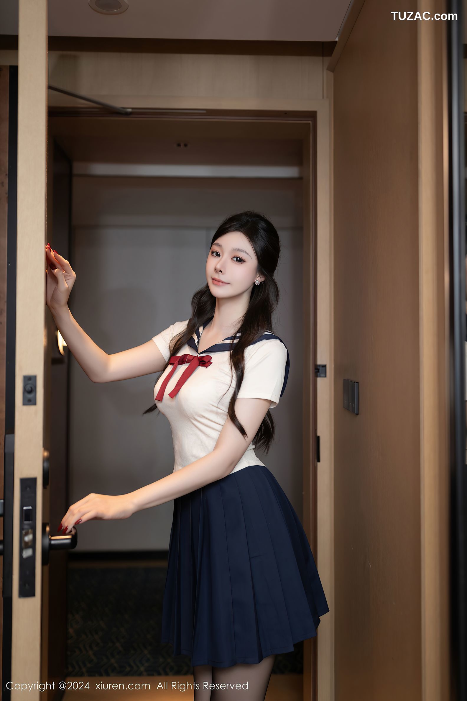 XiuRen秀人网-9530-小逗逗-水手T深蓝短裙学生服黑丝-2024.11.29