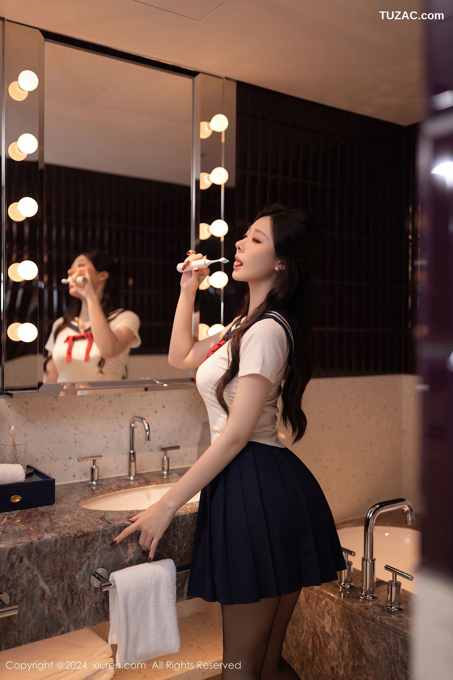 XiuRen秀人网-9530-小逗逗-水手T深蓝短裙学生服黑丝-2024.11.29