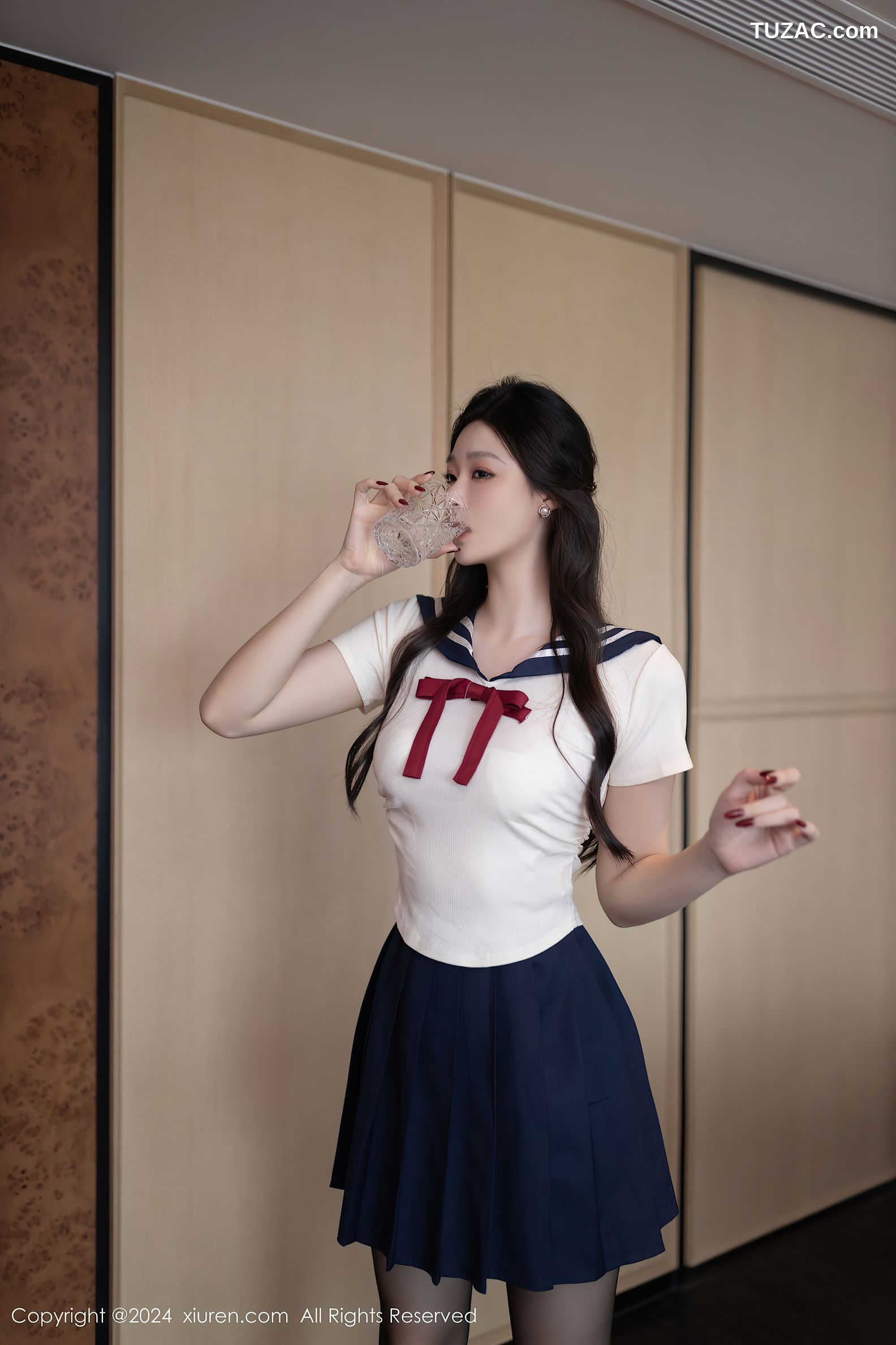 XiuRen秀人网-9530-小逗逗-水手T深蓝短裙学生服黑丝-2024.11.29