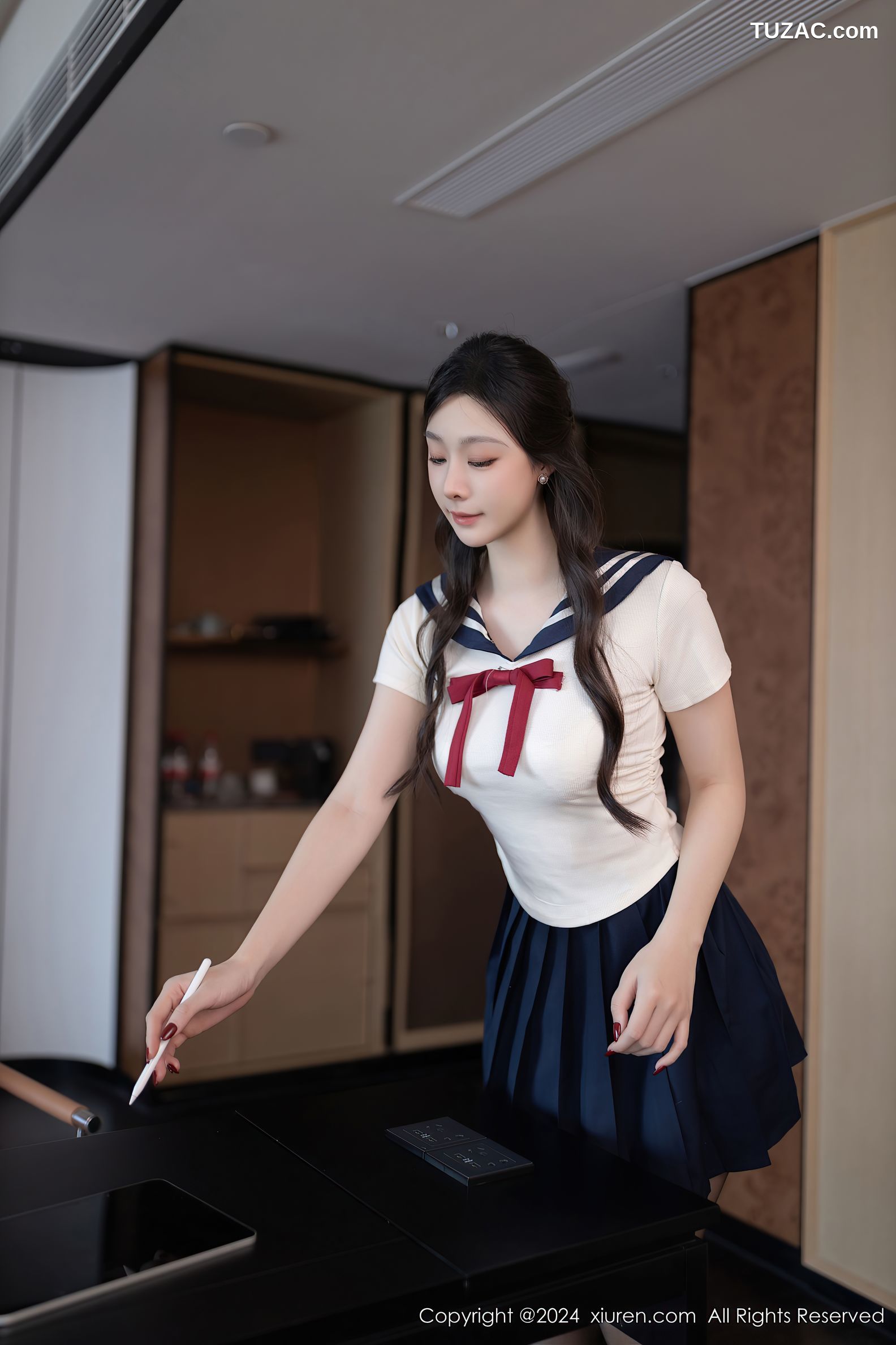 XiuRen秀人网-9530-小逗逗-水手T深蓝短裙学生服黑丝-2024.11.29