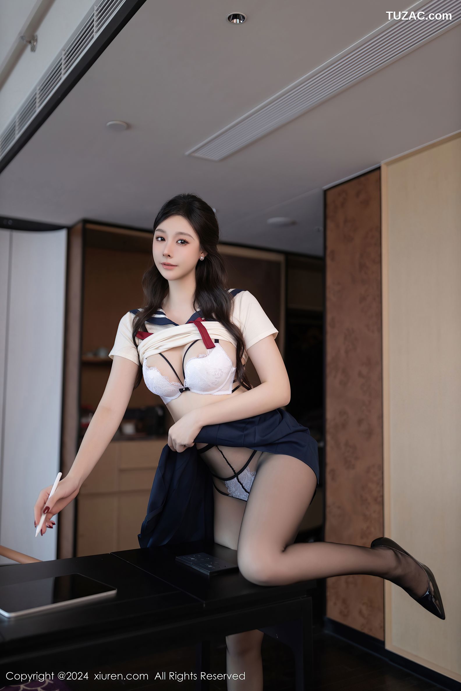 XiuRen秀人网-9530-小逗逗-水手T深蓝短裙学生服黑丝-2024.11.29