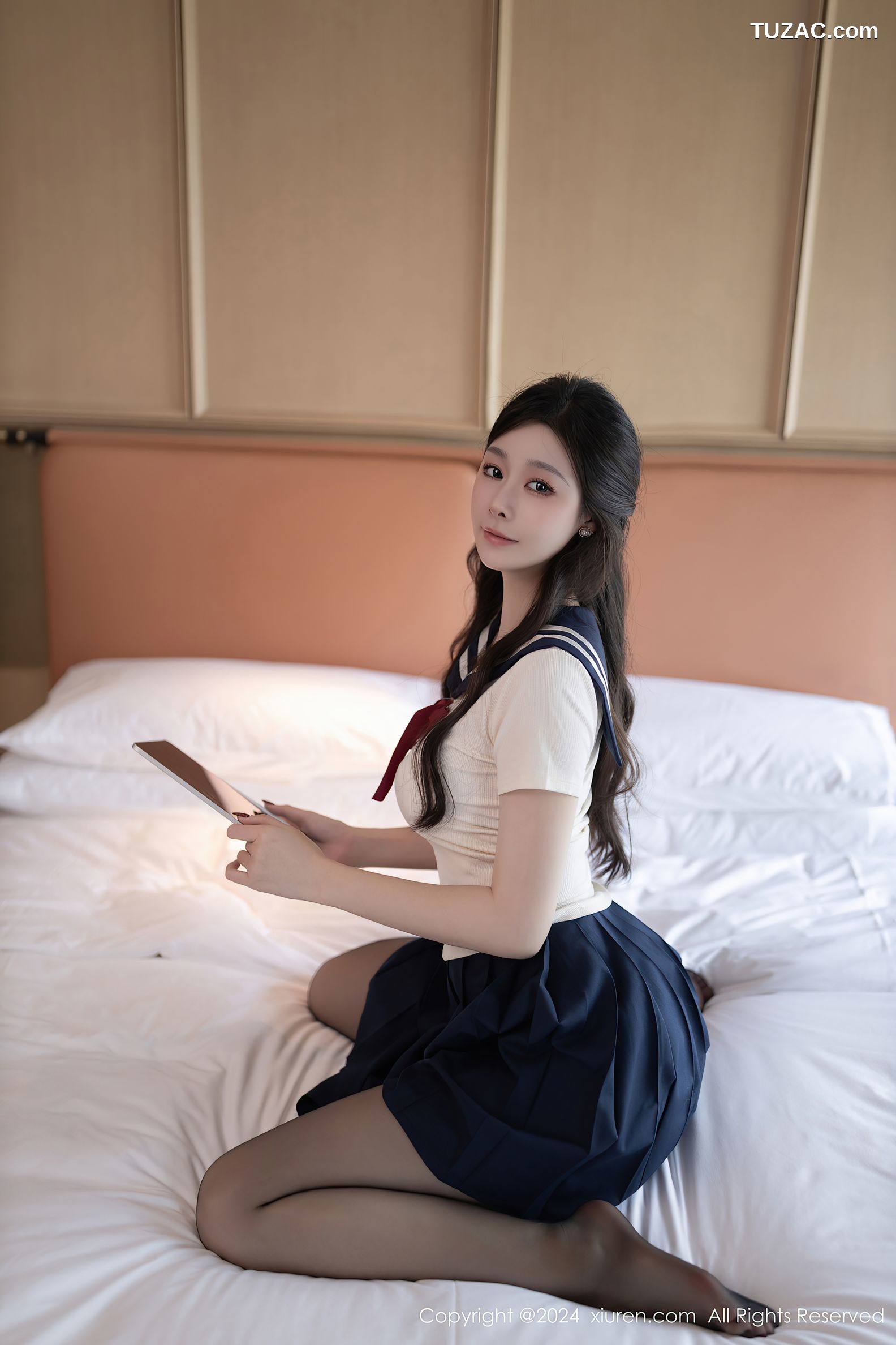 XiuRen秀人网-9530-小逗逗-水手T深蓝短裙学生服黑丝-2024.11.29