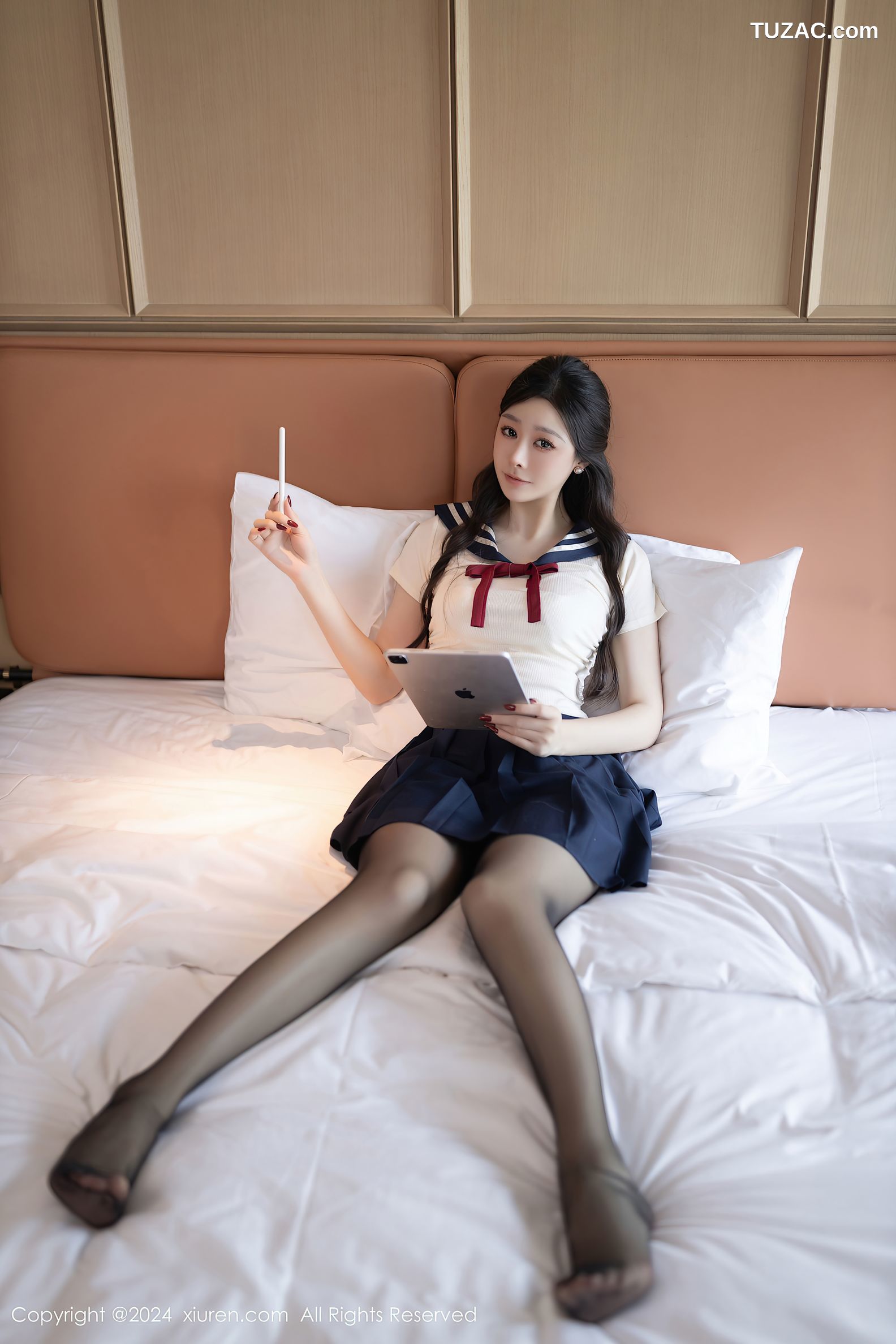 XiuRen秀人网-9530-小逗逗-水手T深蓝短裙学生服黑丝-2024.11.29