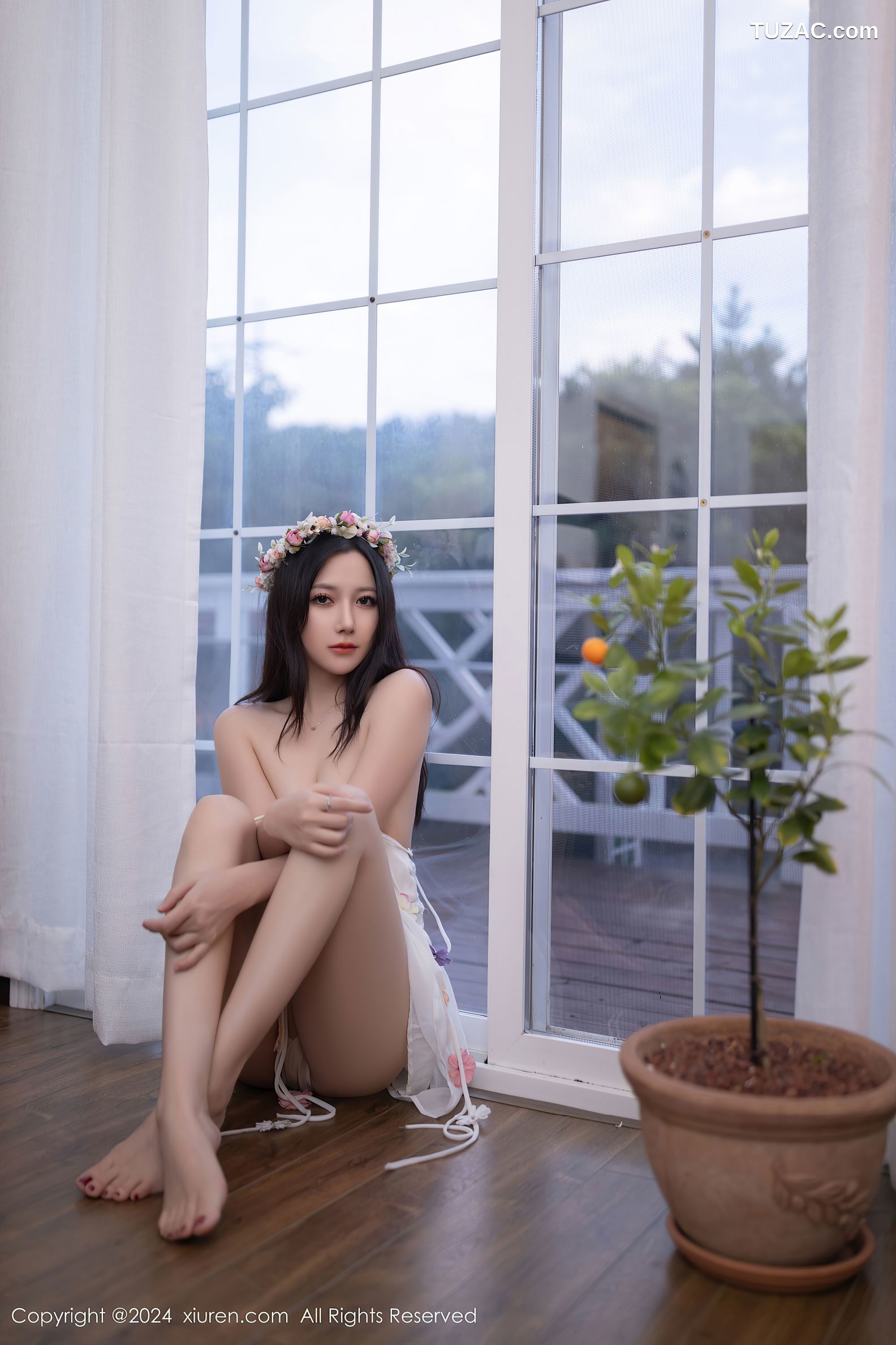 XiuRen秀人网-9531-鱼子酱Fish-带花环的白纱短裙美少女吊带爆乳-2024.11.29