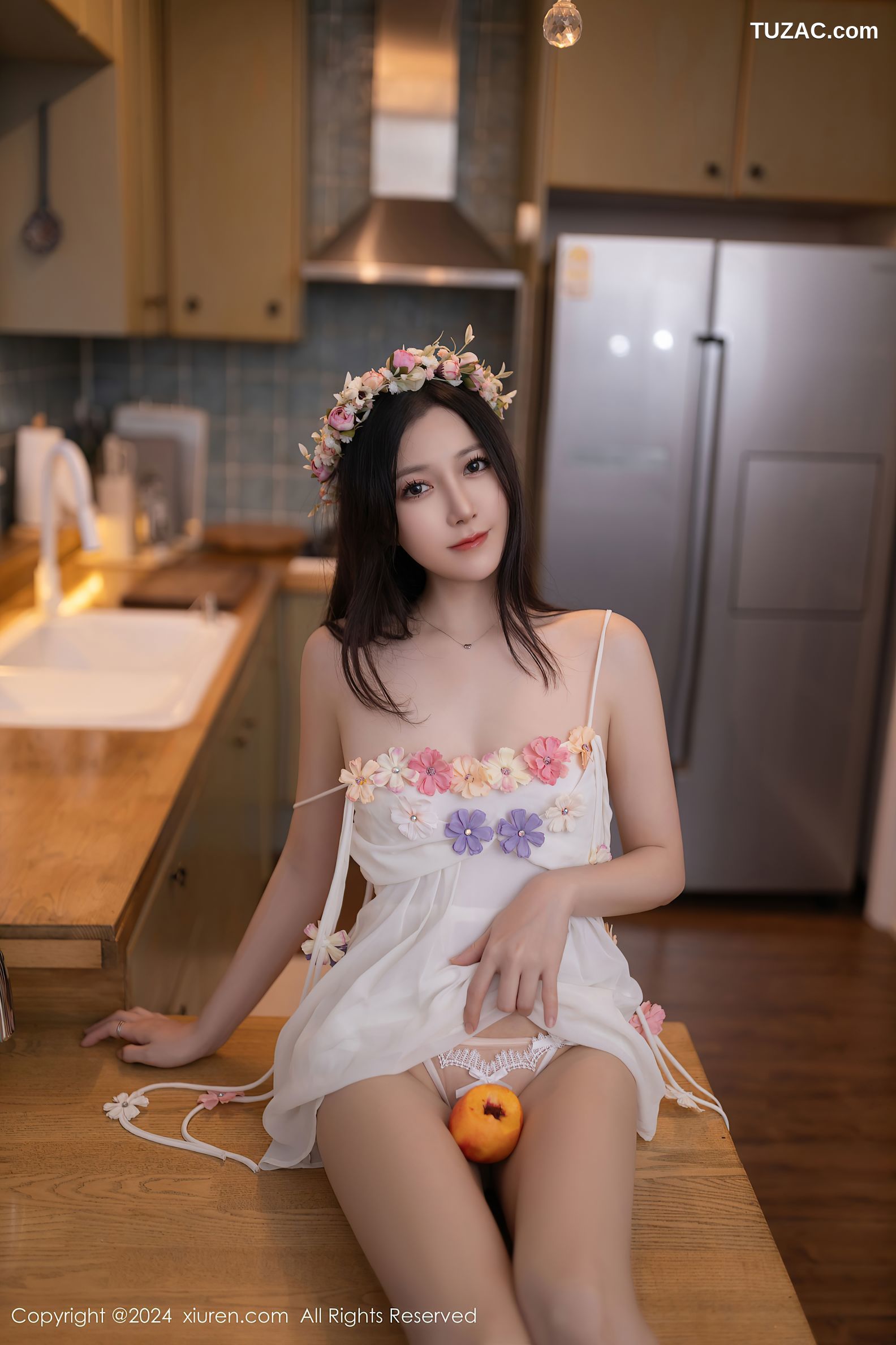XiuRen秀人网-9531-鱼子酱Fish-带花环的白纱短裙美少女吊带爆乳-2024.11.29