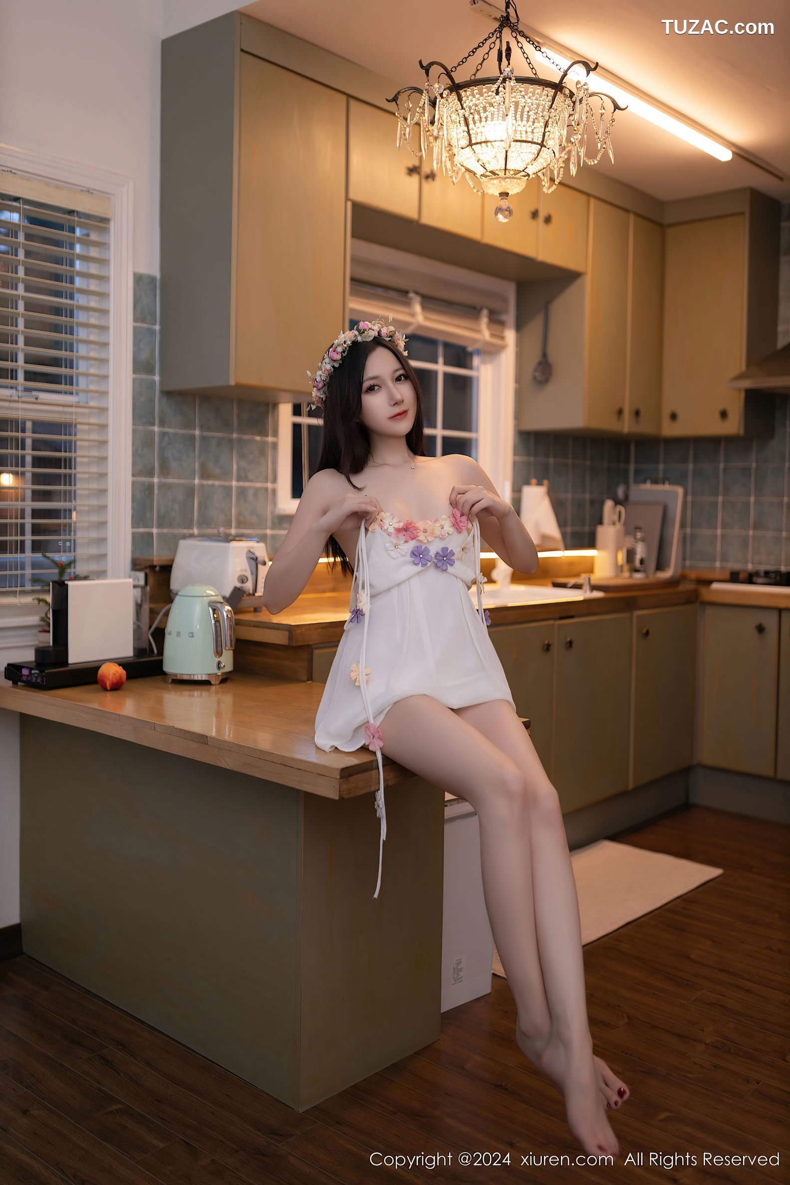 XiuRen秀人网-9531-鱼子酱Fish-带花环的白纱短裙美少女吊带爆乳-2024.11.29