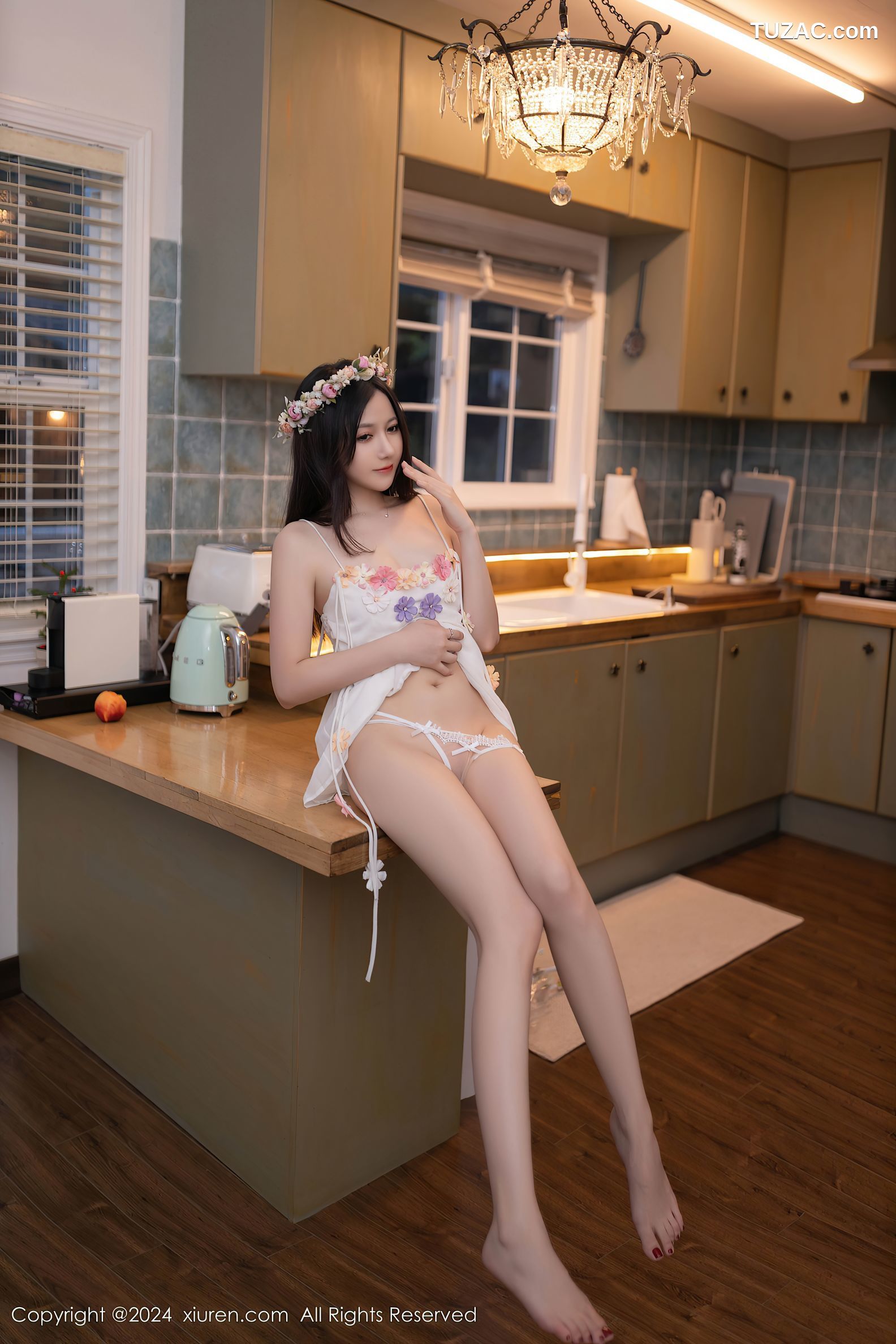 XiuRen秀人网-9531-鱼子酱Fish-带花环的白纱短裙美少女吊带爆乳-2024.11.29