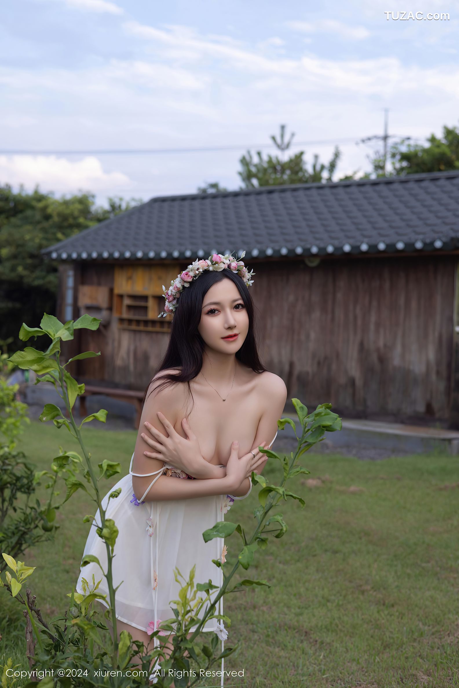 XiuRen秀人网-9531-鱼子酱Fish-带花环的白纱短裙美少女吊带爆乳-2024.11.29