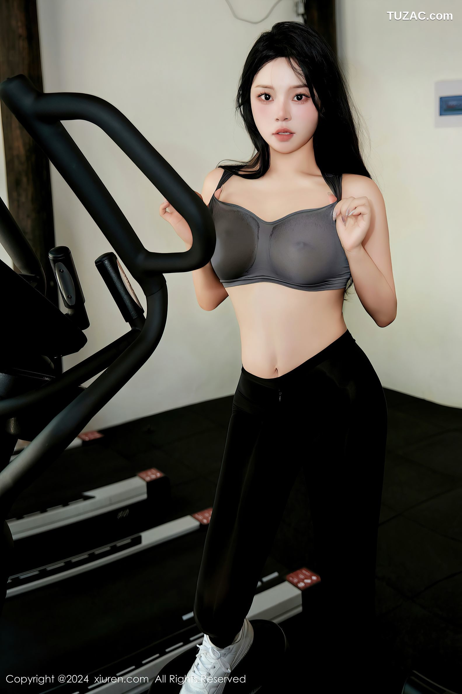 XiuRen秀人网-9540-麦田-健身美女灰背心黑色紧身裤爆乳-2024.12.03