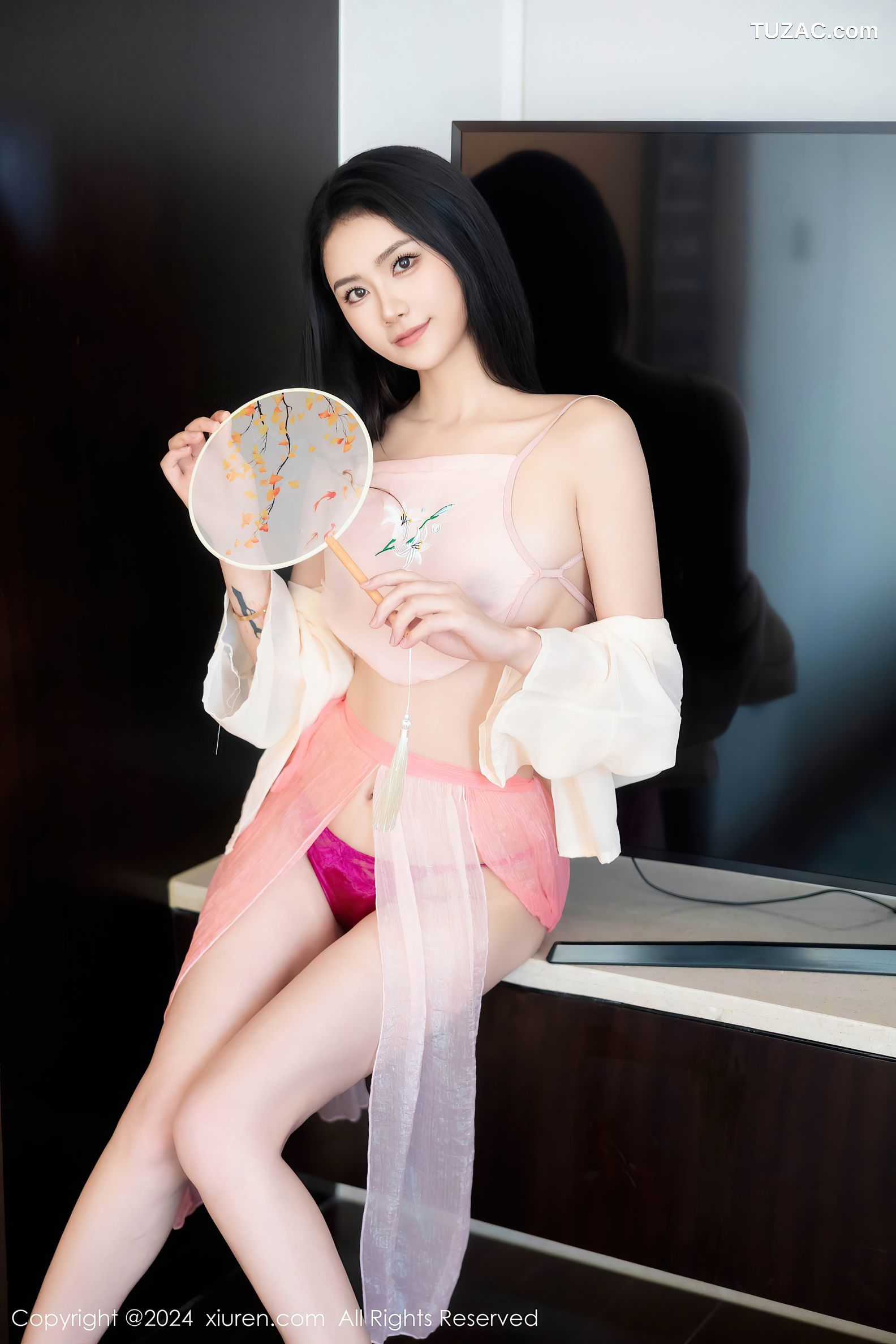 XiuRen秀人网-9542-方子萱-粉嫩肚兜美女-2024.12.03