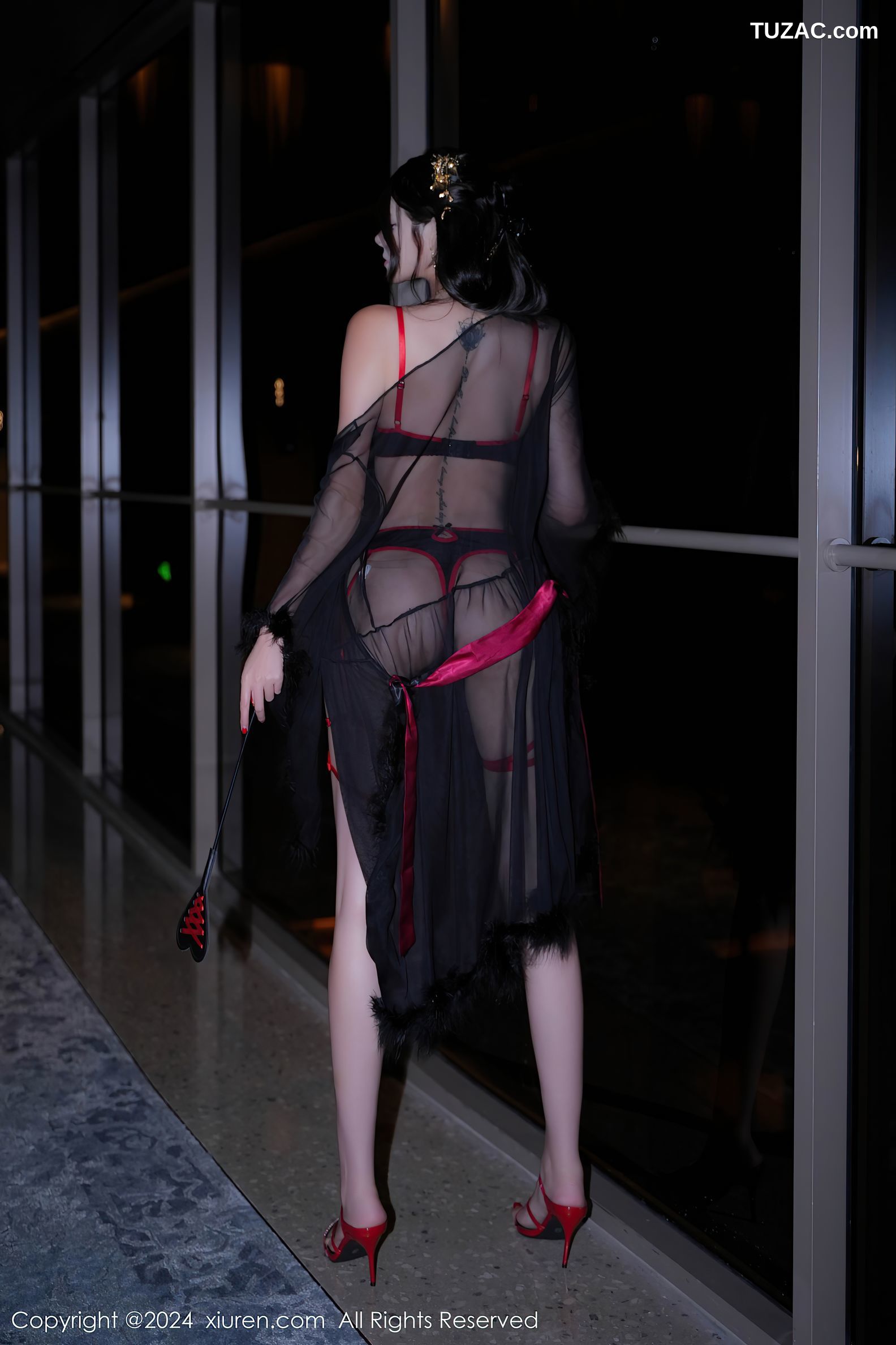 XiuRen秀人网-9544-果茶姐姐-黑纱翘臀红色吊袜带长腿美女-2024.12.04