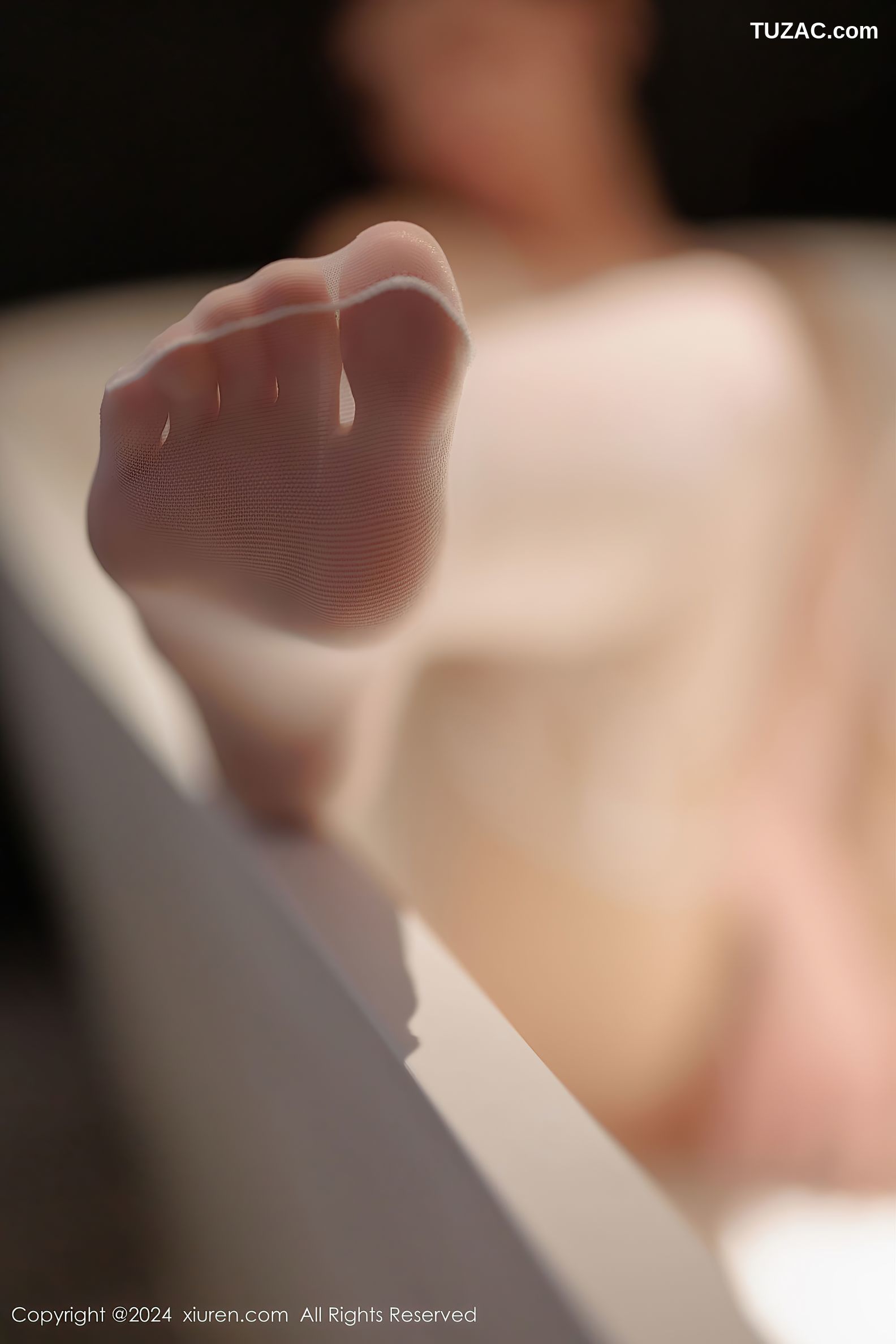 XiuRen秀人网-9548-初梦瑶-白色连衣短裙白色蕾丝吊带袜气质美女-2024.12.04