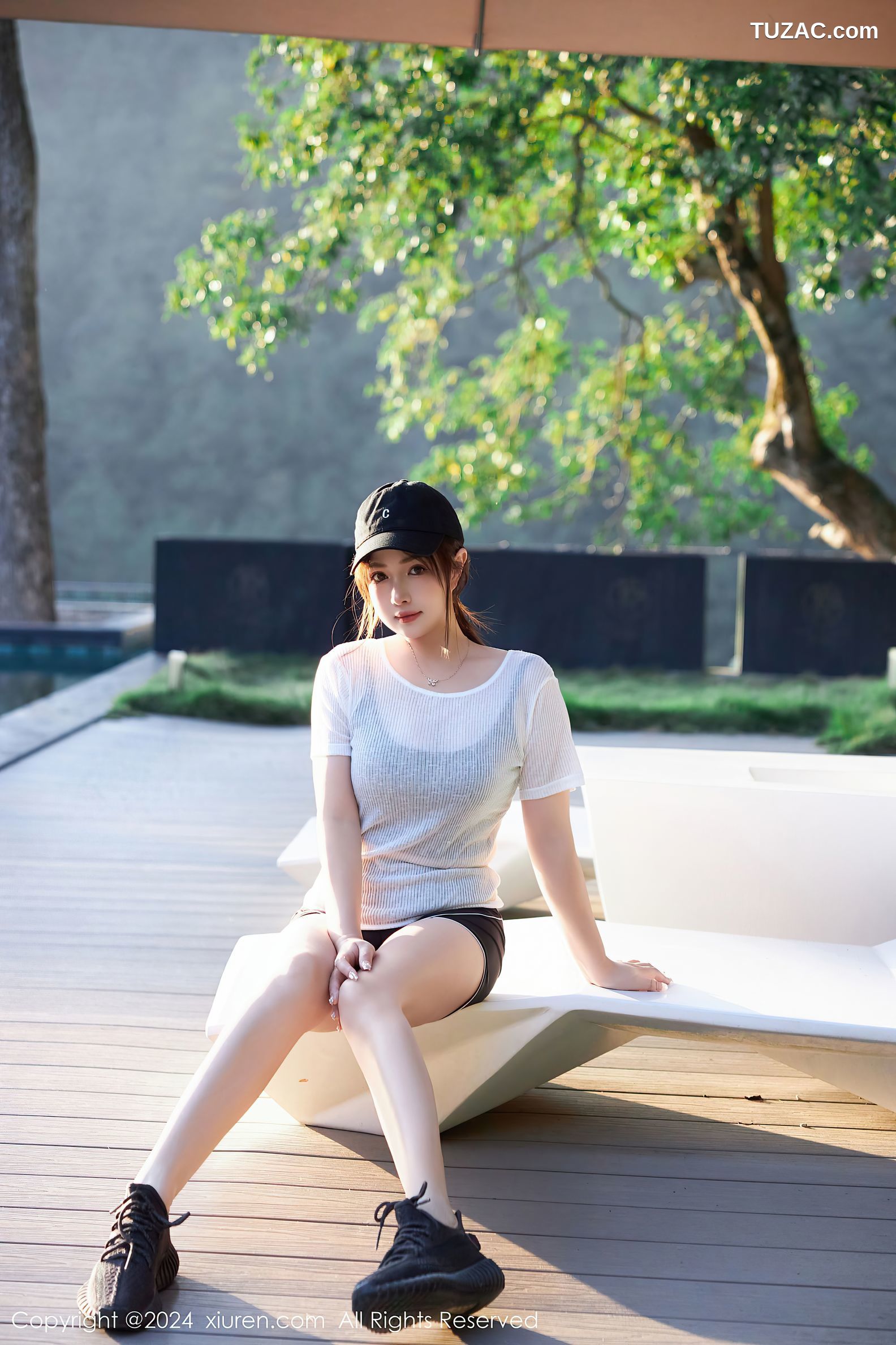 XiuRen秀人网-9549-养乐多Doll-运动风活力少女白T黑背心黑短裤黑色内衣-2024.12.05