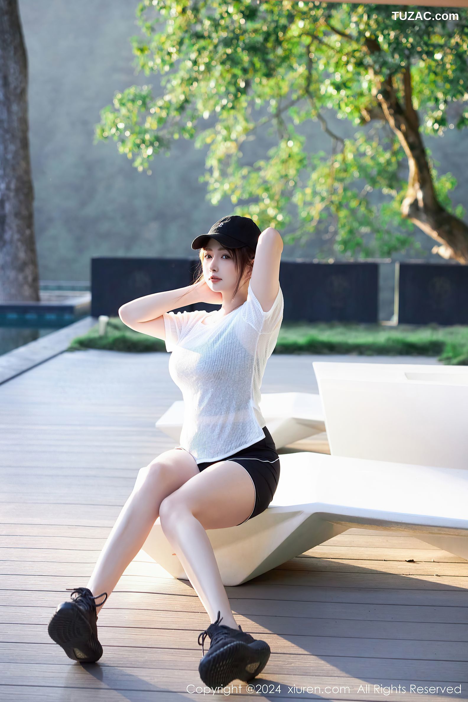XiuRen秀人网-9549-养乐多Doll-运动风活力少女白T黑背心黑短裤黑色内衣-2024.12.05