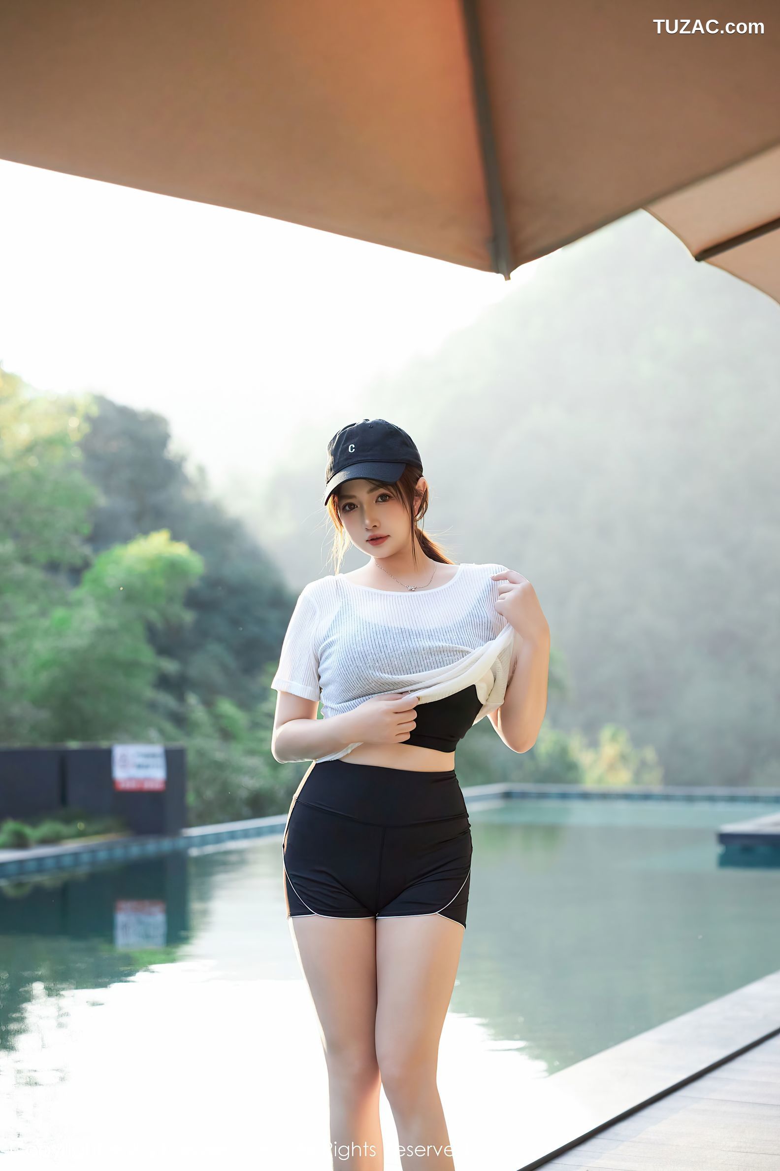 XiuRen秀人网-9549-养乐多Doll-运动风活力少女白T黑背心黑短裤黑色内衣-2024.12.05