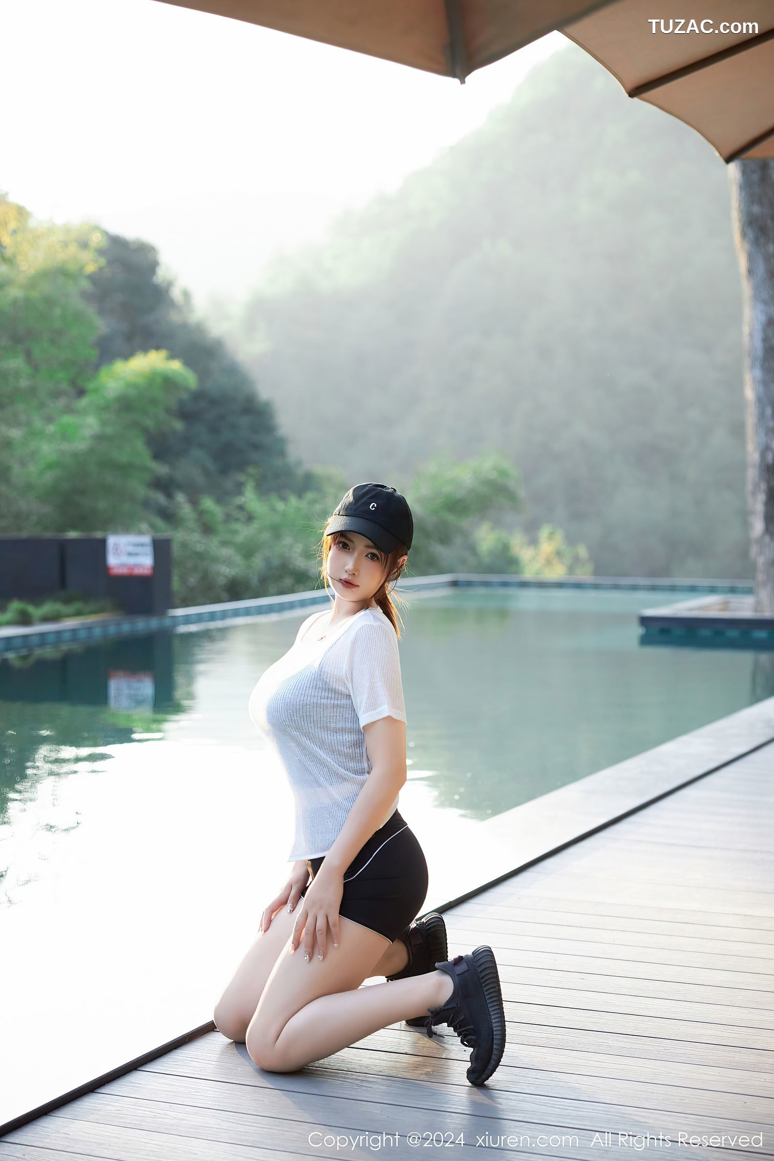 XiuRen秀人网-9549-养乐多Doll-运动风活力少女白T黑背心黑短裤黑色内衣-2024.12.05