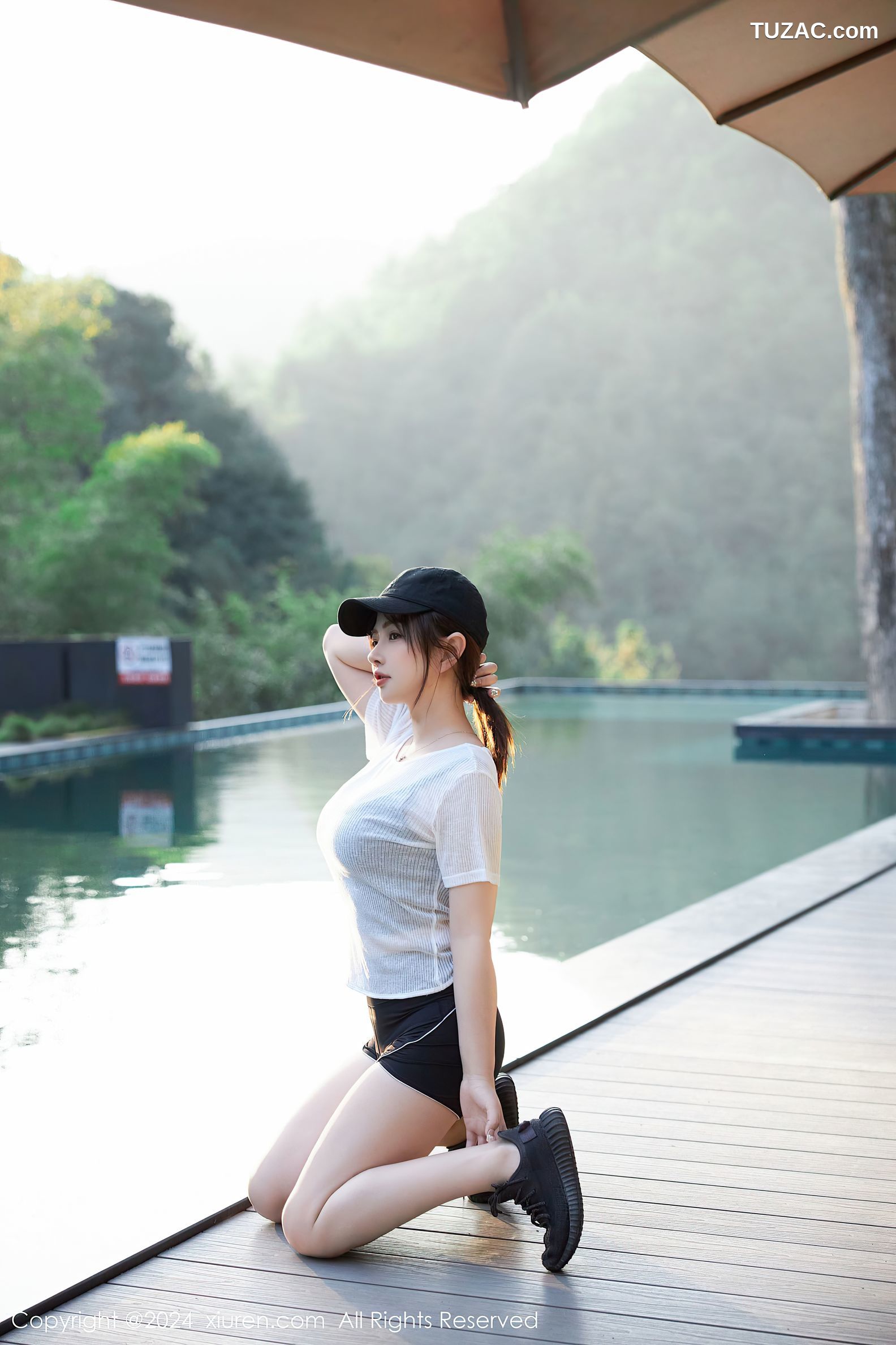 XiuRen秀人网-9549-养乐多Doll-运动风活力少女白T黑背心黑短裤黑色内衣-2024.12.05