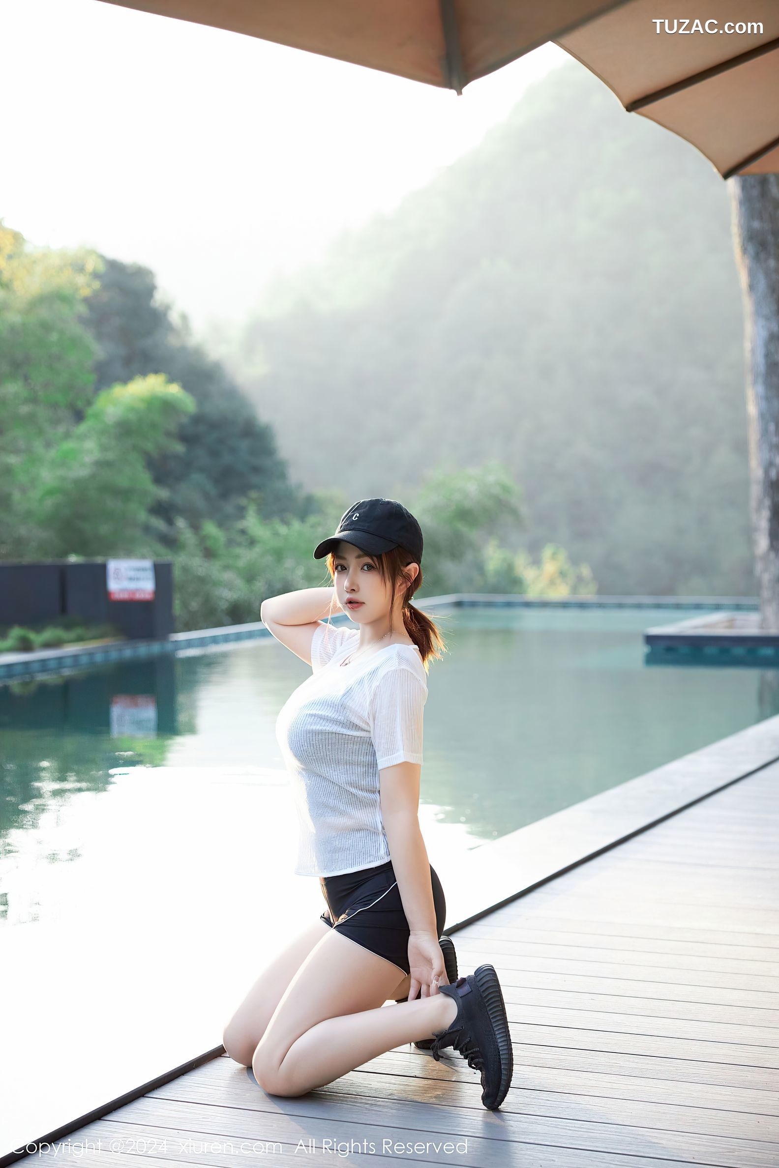 XiuRen秀人网-9549-养乐多Doll-运动风活力少女白T黑背心黑短裤黑色内衣-2024.12.05