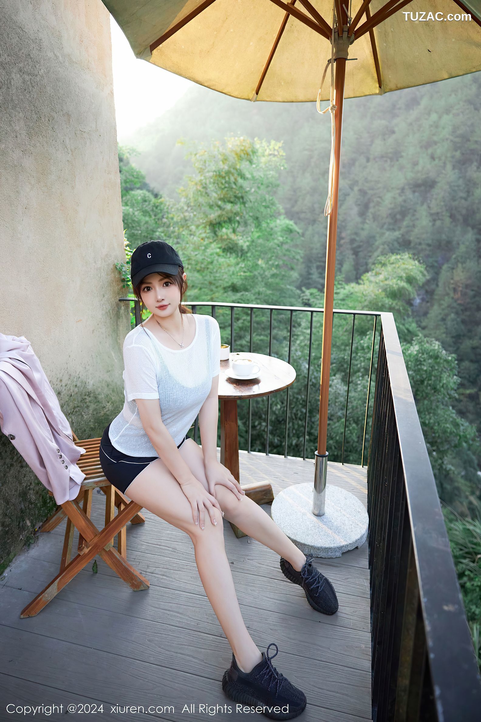 XiuRen秀人网-9549-养乐多Doll-运动风活力少女白T黑背心黑短裤黑色内衣-2024.12.05